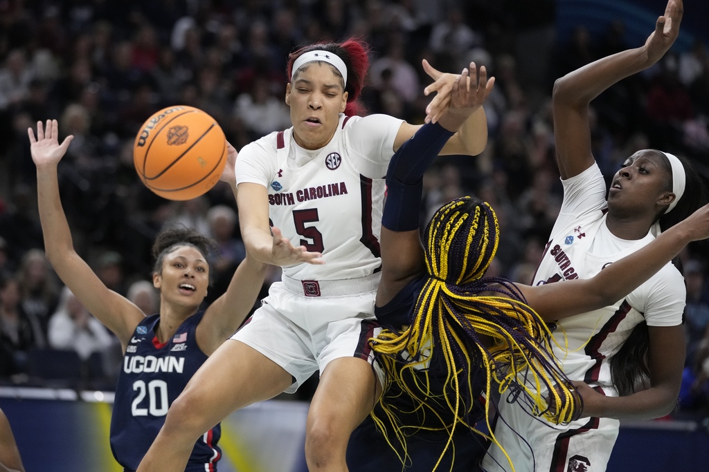 South Carolina vs. UConn in 2022 NCAA women's basketball championship ...