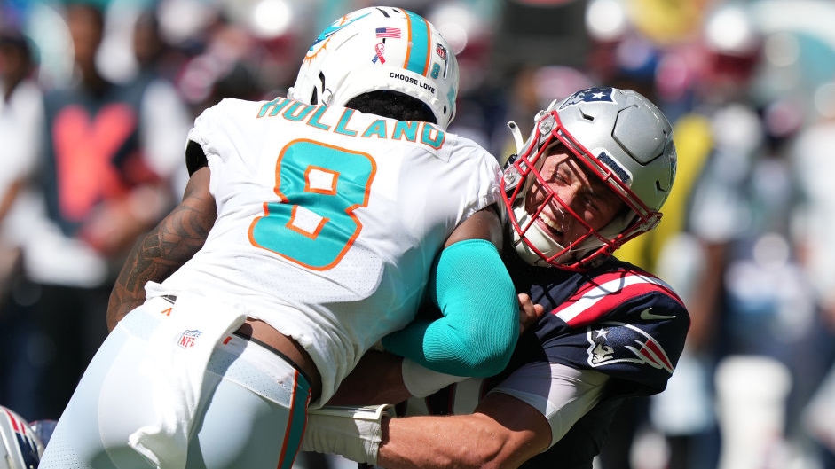 How to Stream the Sunday Night Football Patriots vs. Dolphins Game Live -  Week 2