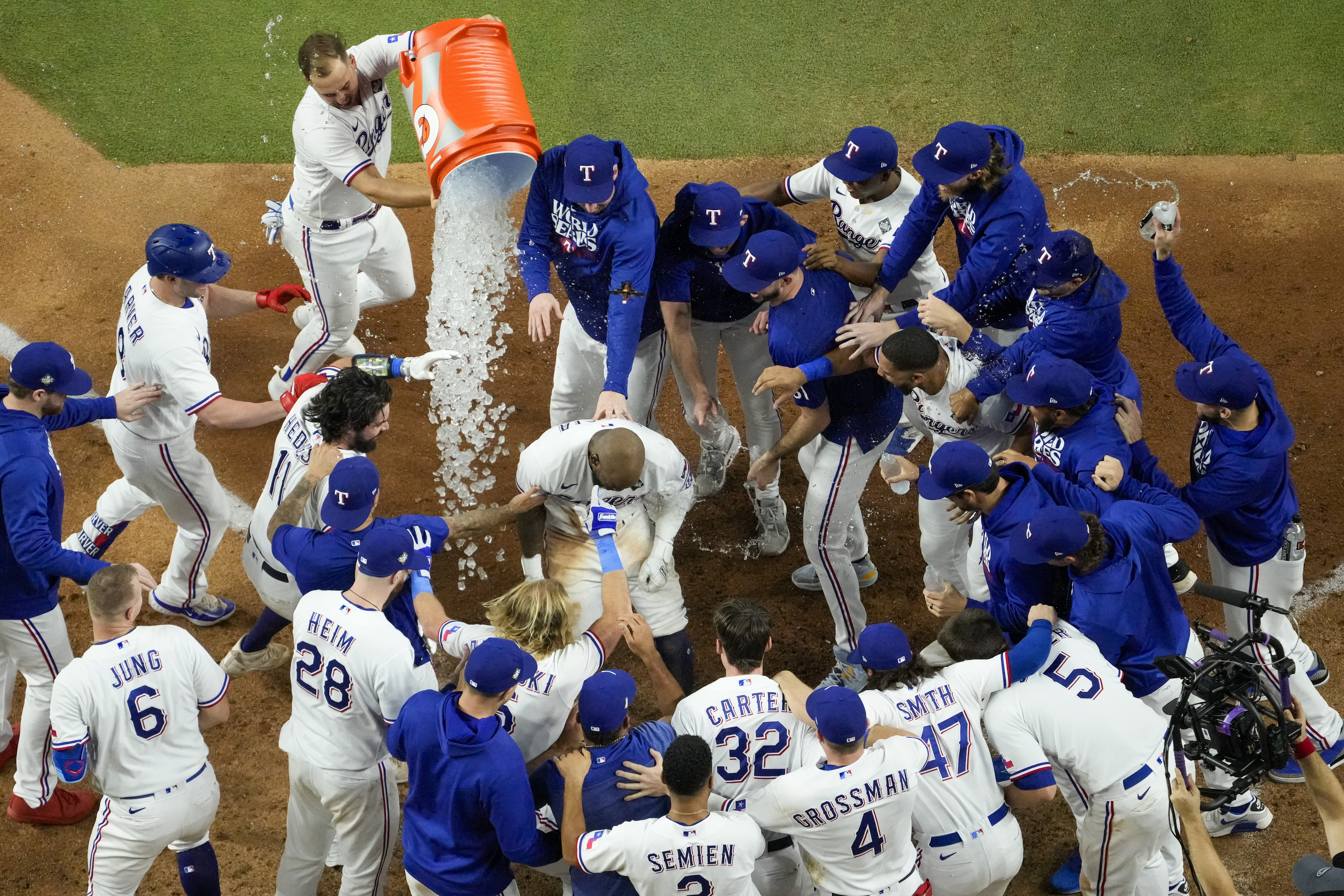 Adolis García's walk-off home run in 11th sends Rangers past