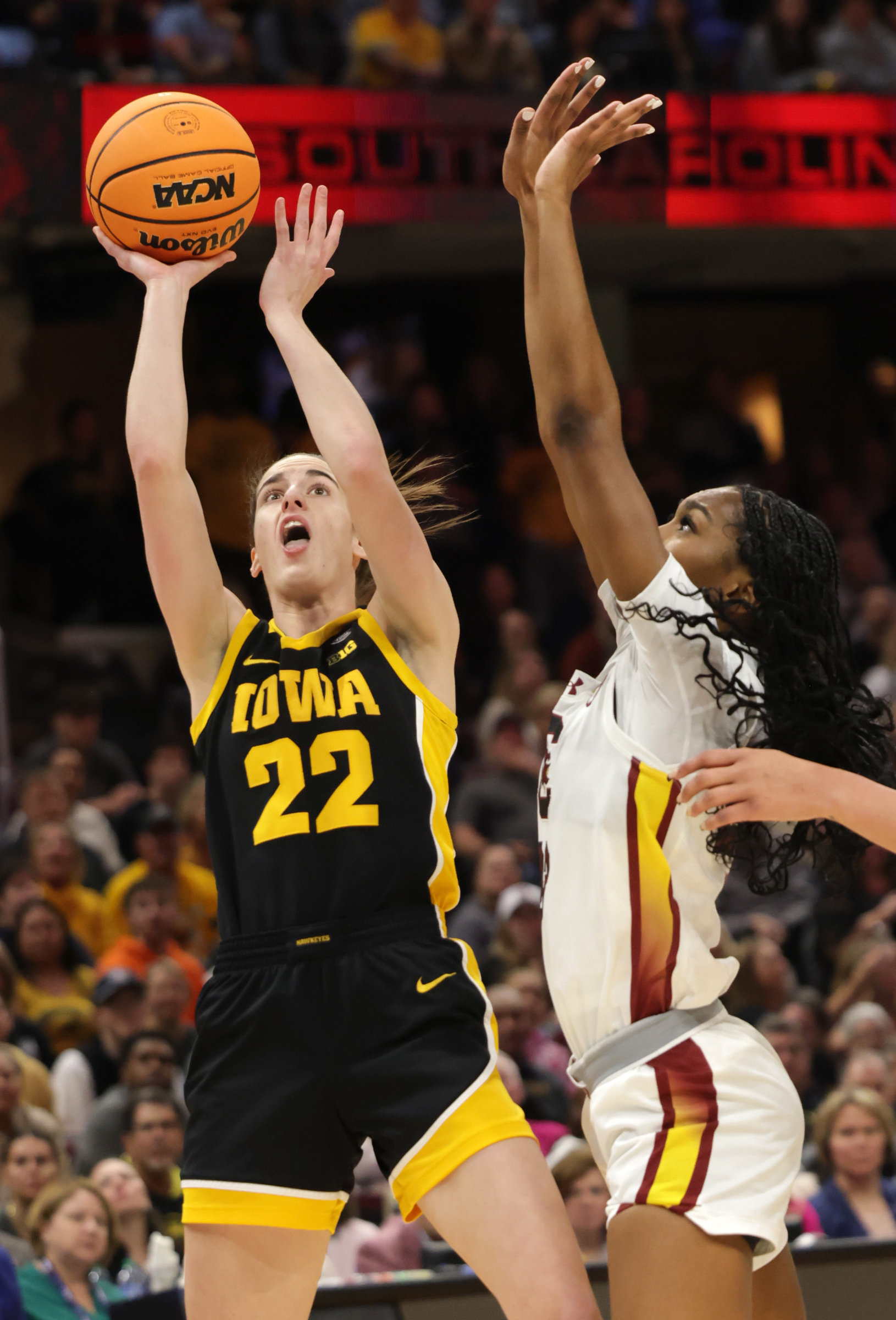 Iowa vs. South Carolina in NCAA Women's Final Four championship game ...