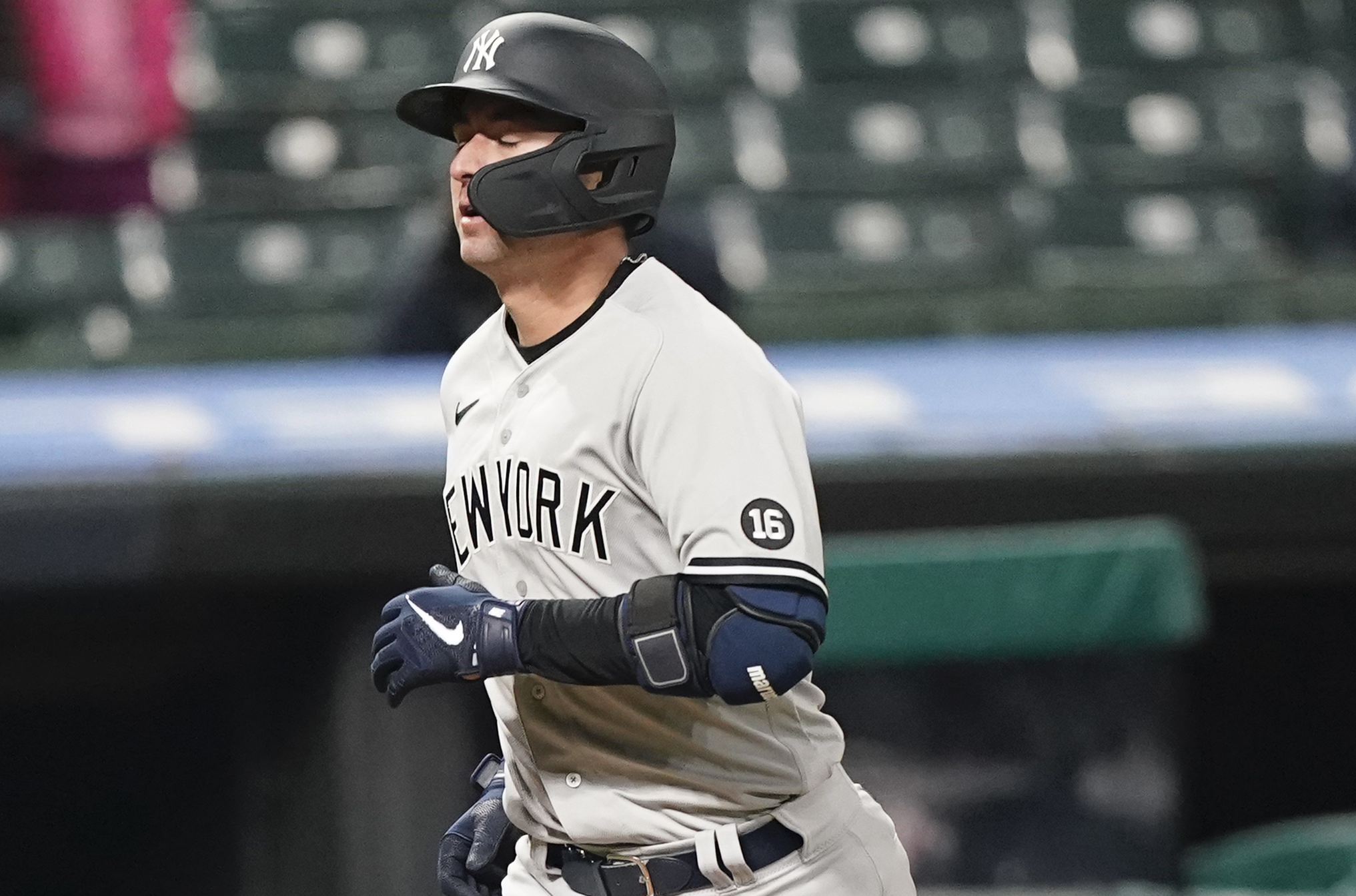 How Yankees backstop Kyle Higashioka compares to other catchers