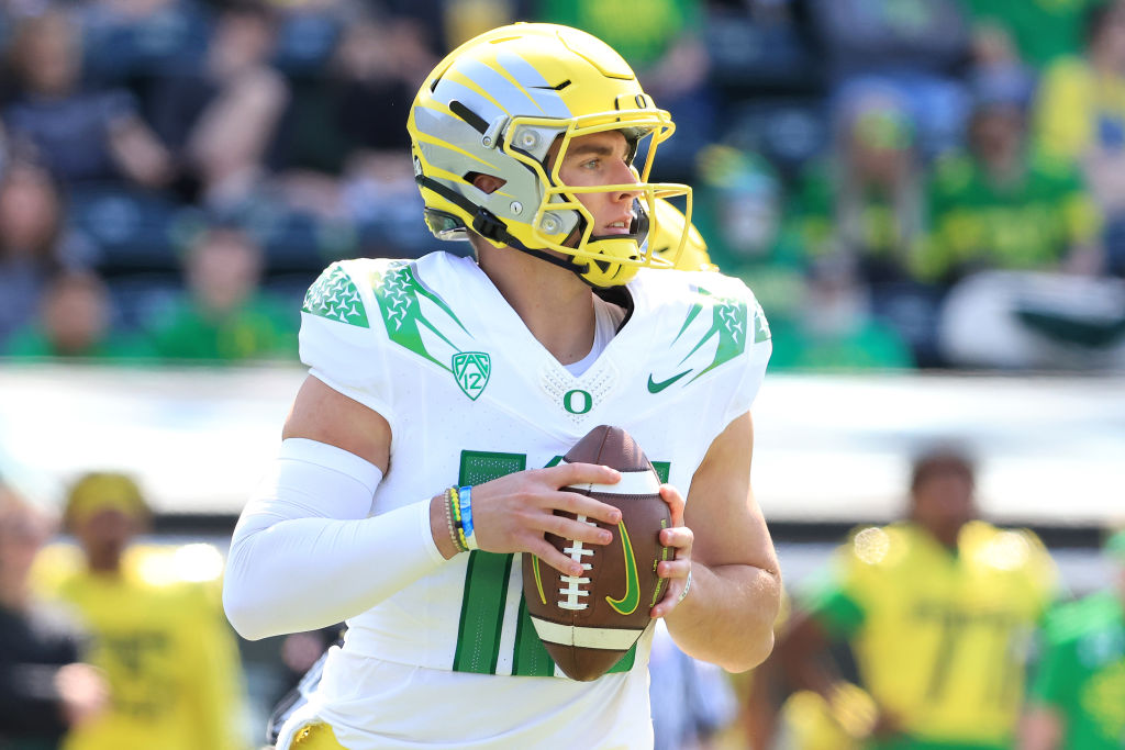 Oregon Quarterback Bo Nix Thanks Jesus for His Blessings as Ducks