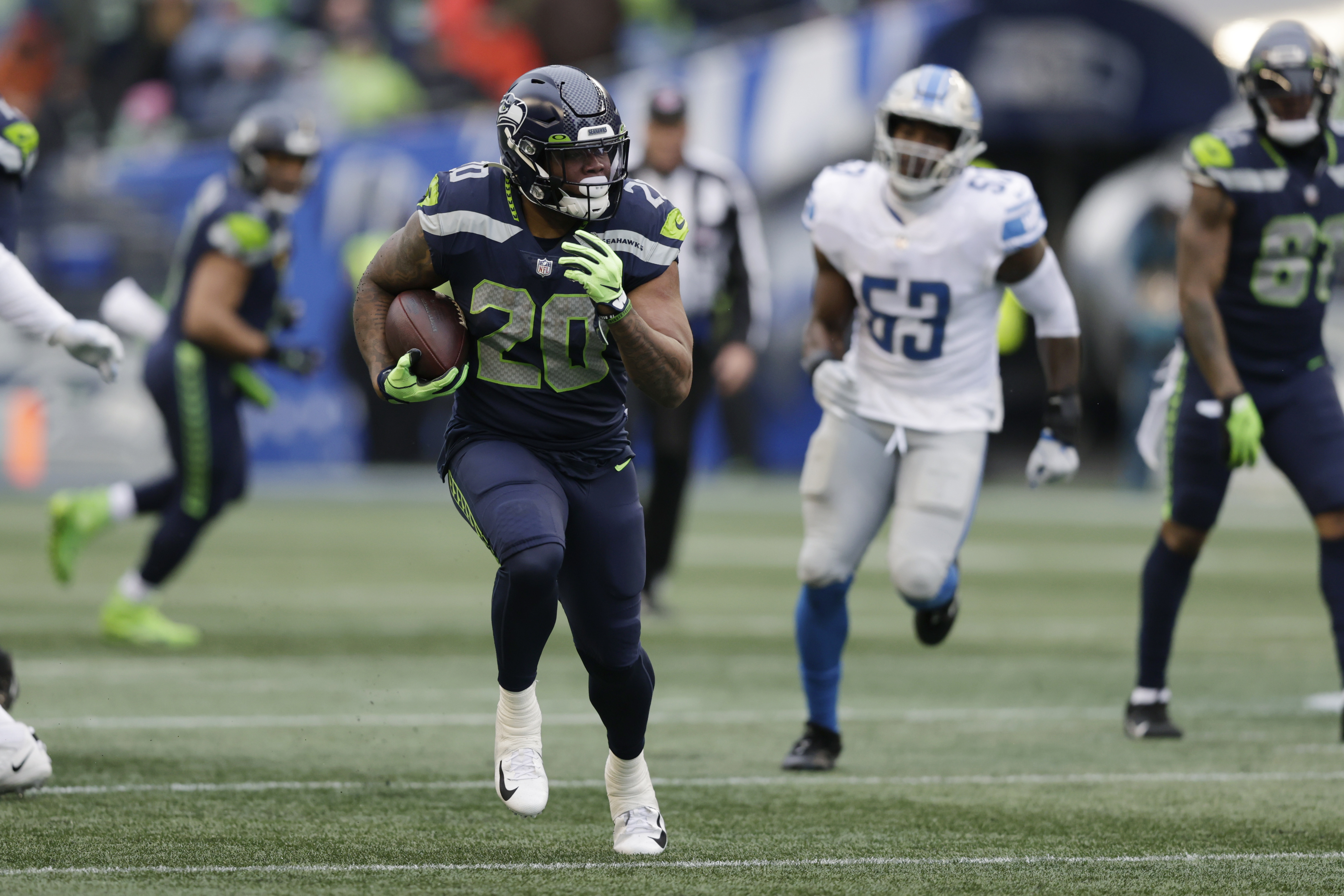 AP source: Eagles, RB Rashaad Penny agree on a contract