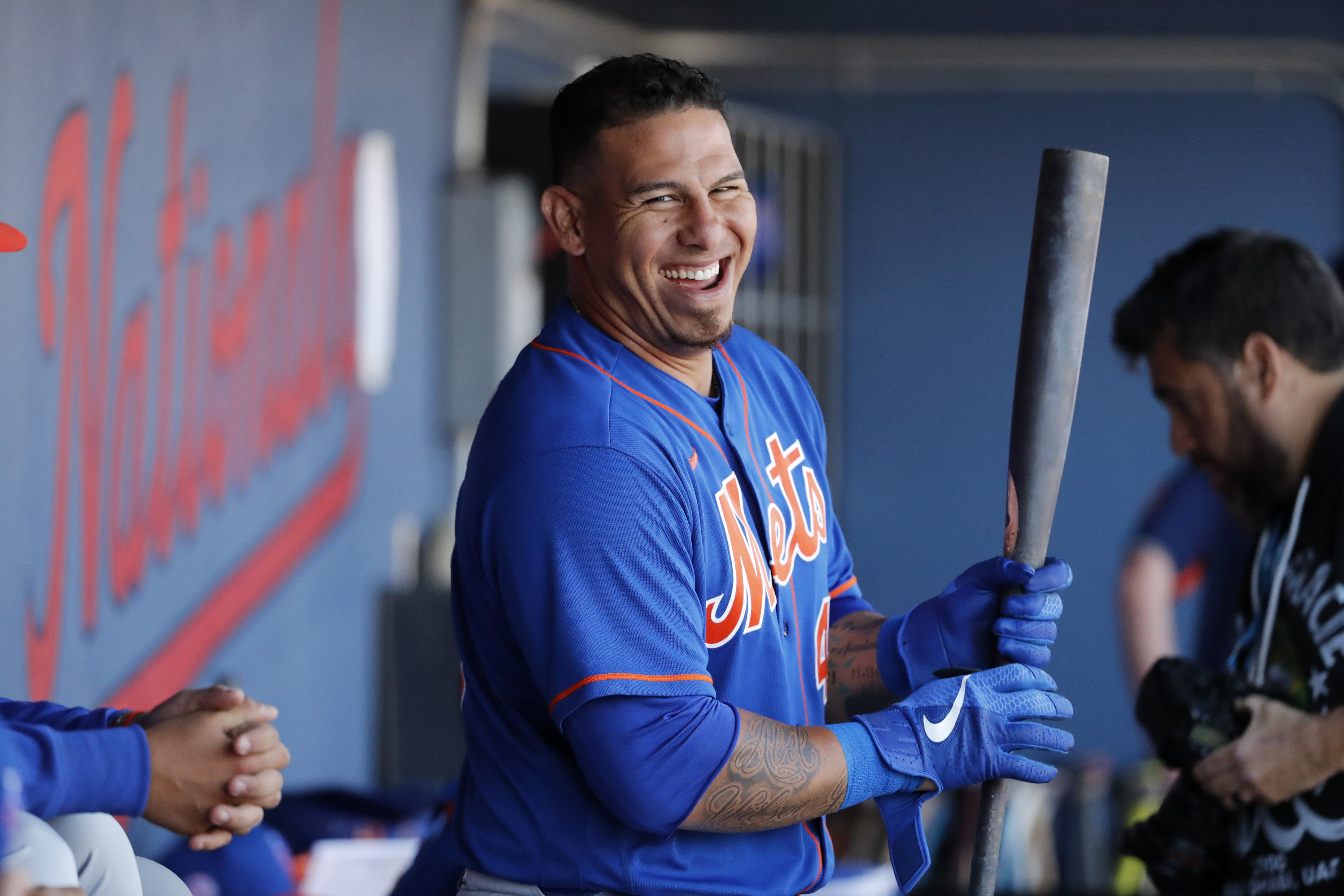 NY Mets add right-handed power by signing Wilson Ramos