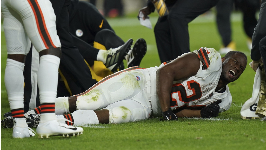 Browns' Nick Chubb done for season with knee injury so bad ESPN refused to  show replay in loss to Steelers