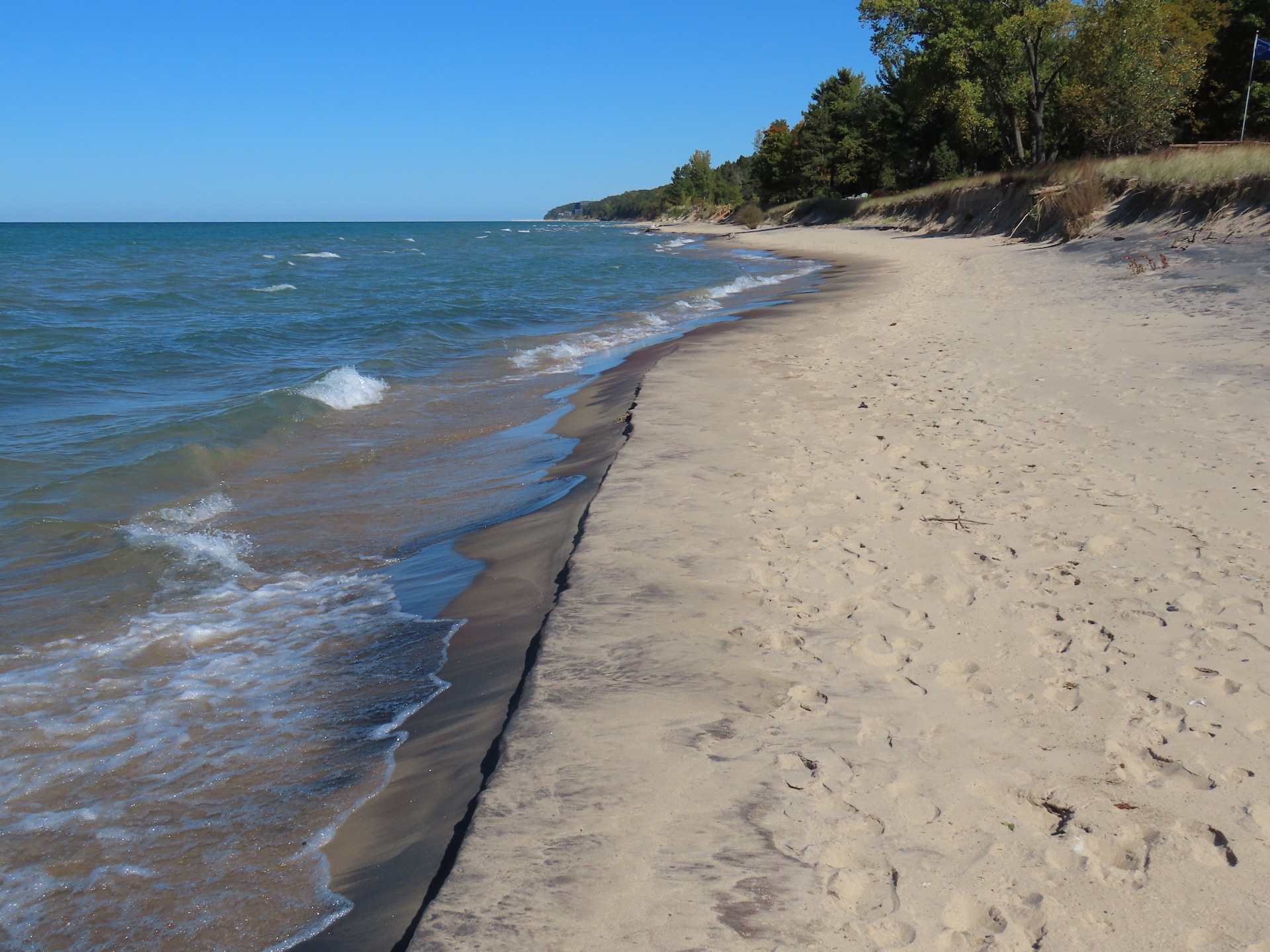 Beach armor plans rile Lake Michigan town