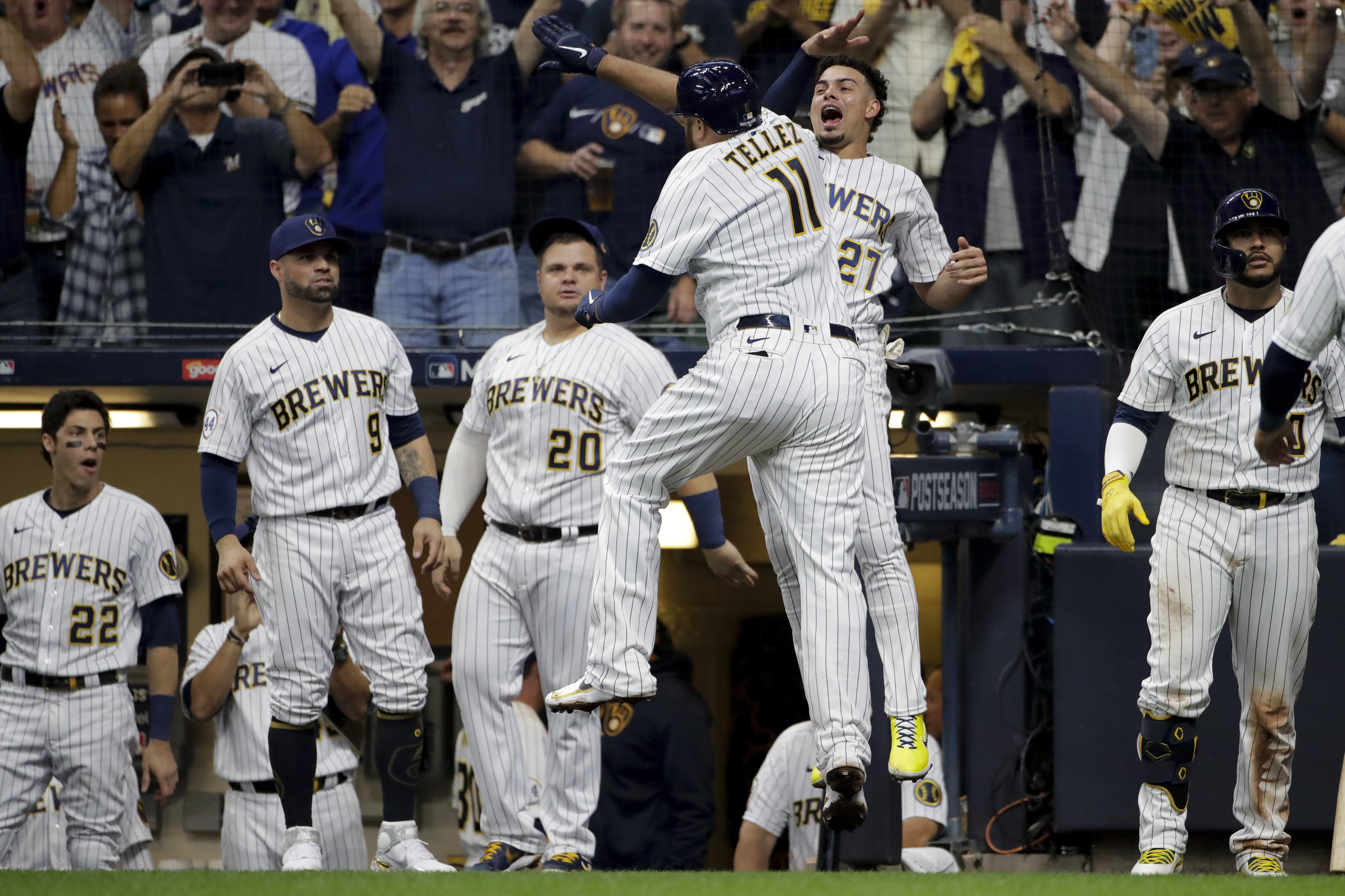 Orlando Arcia Plates Lorenzo Cain for Brewers' Walkoff Win - Stadium