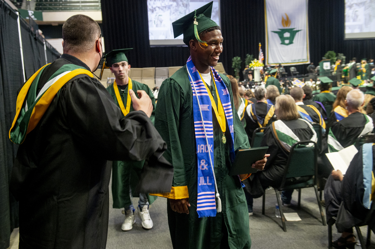 Ann Arbor Huron 2022 commencement ceremony - mlive.com