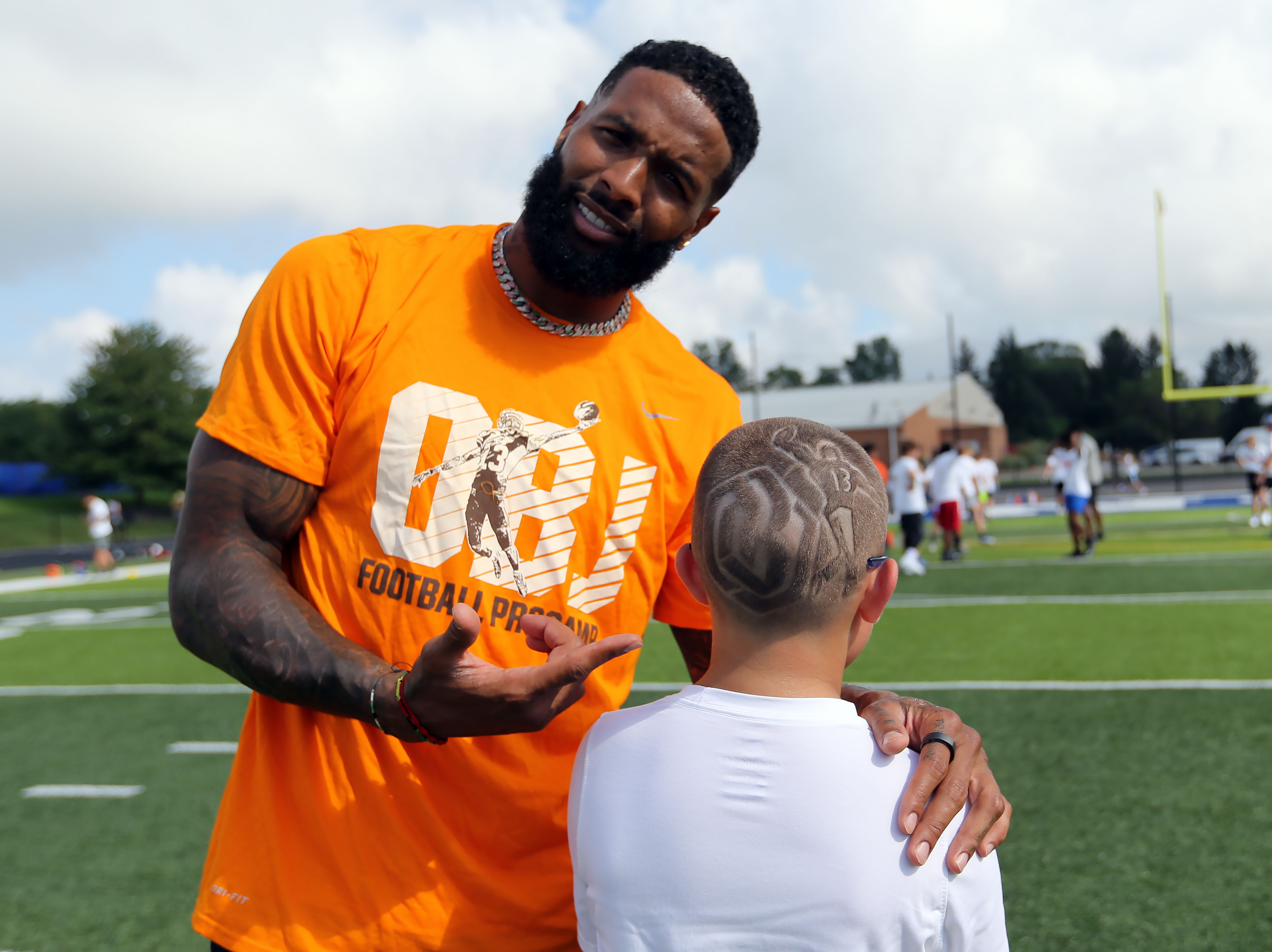 Watch Odell Beckham Jr. run drills with the kids at his youth football