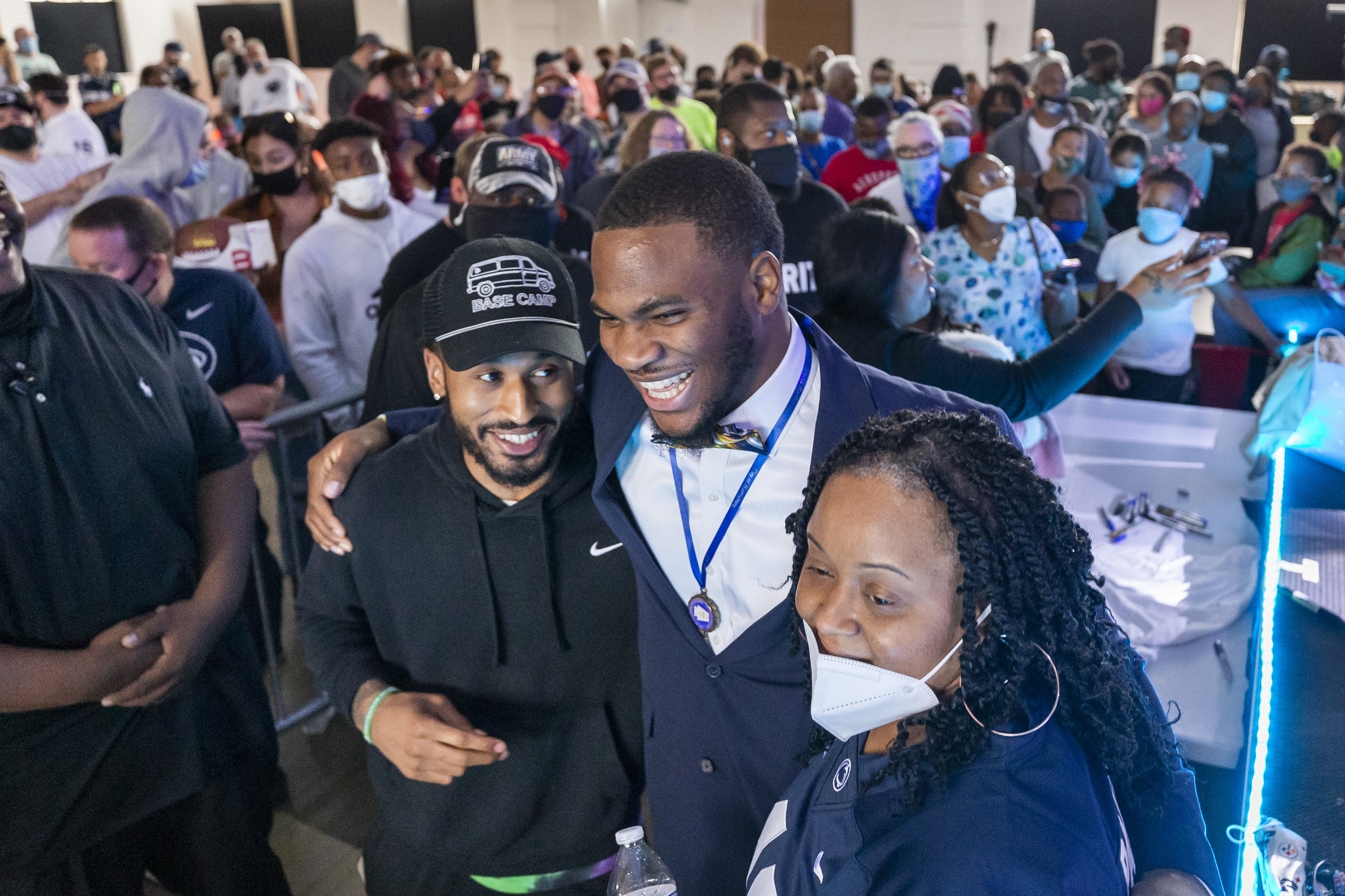 Harrisburg High graduate Micah Parsons presented with second Key to the  City by Mayor Williams - City of Harrisburg