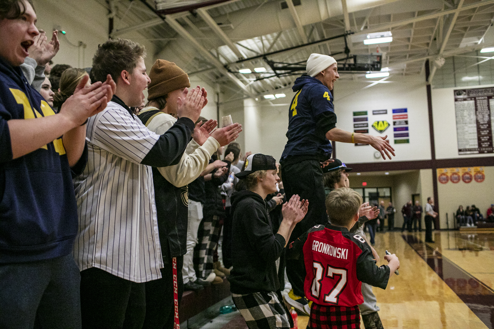 Parchment Panthers boys basketball defeats Kalamazoo Christian Comets
