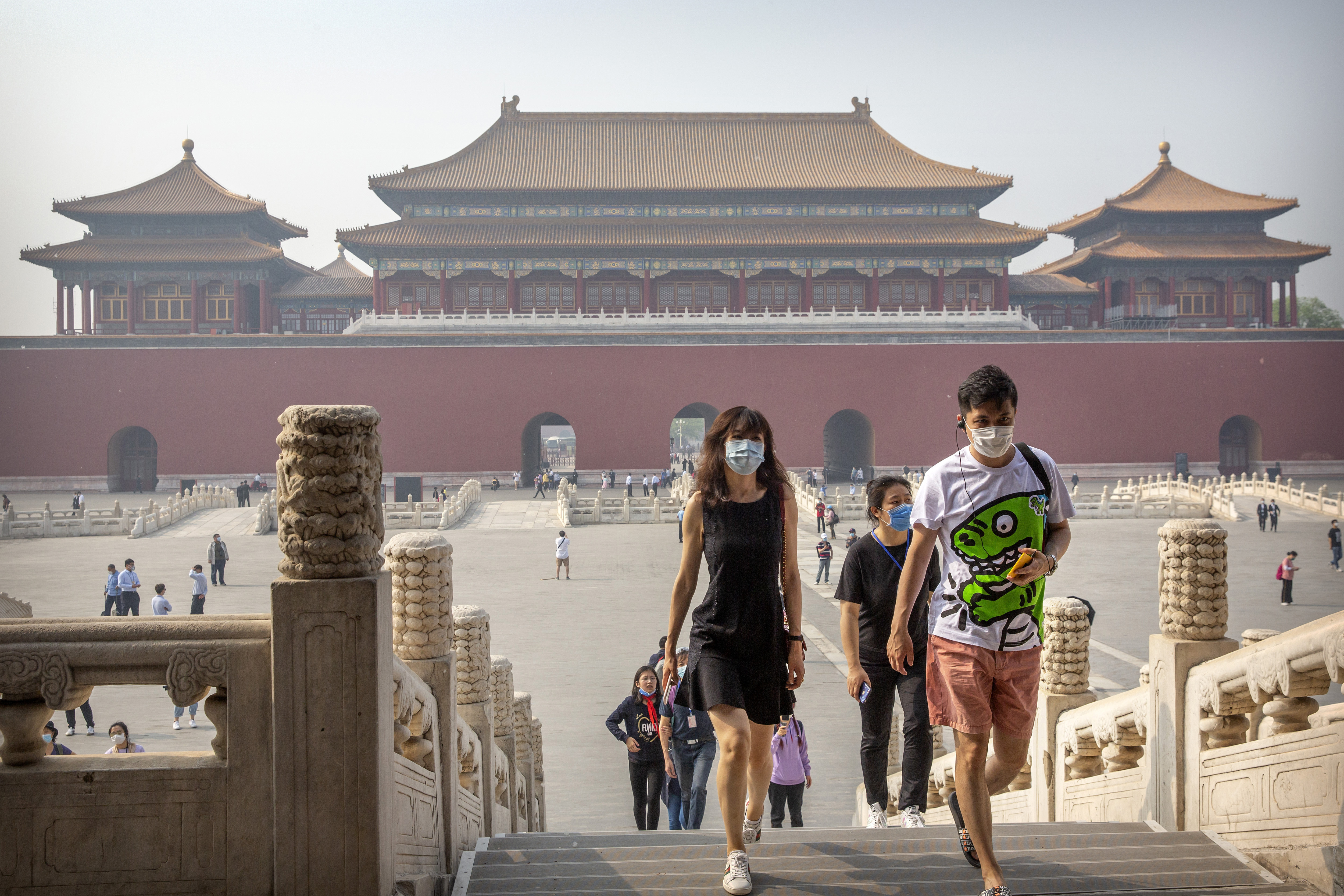 Можно ехать в китай. Туристы в Китае. Императорский дворец в Пекине. Сюаньу (Пекин). Пекин столица КНР.