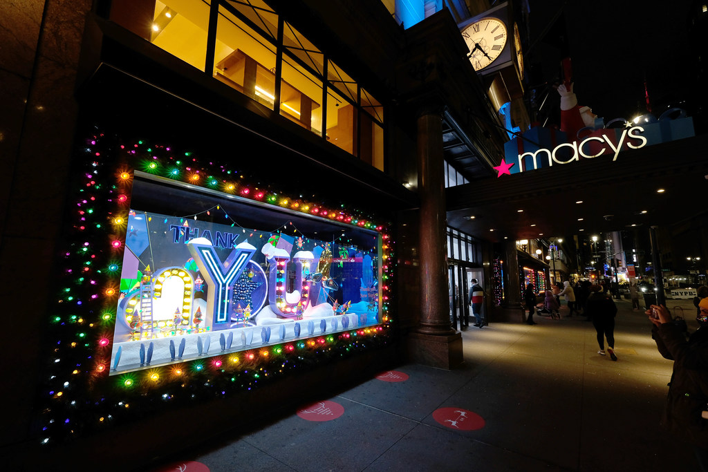 Inside the Best New York City Holiday Windows 2017 and Their Opening Nights
