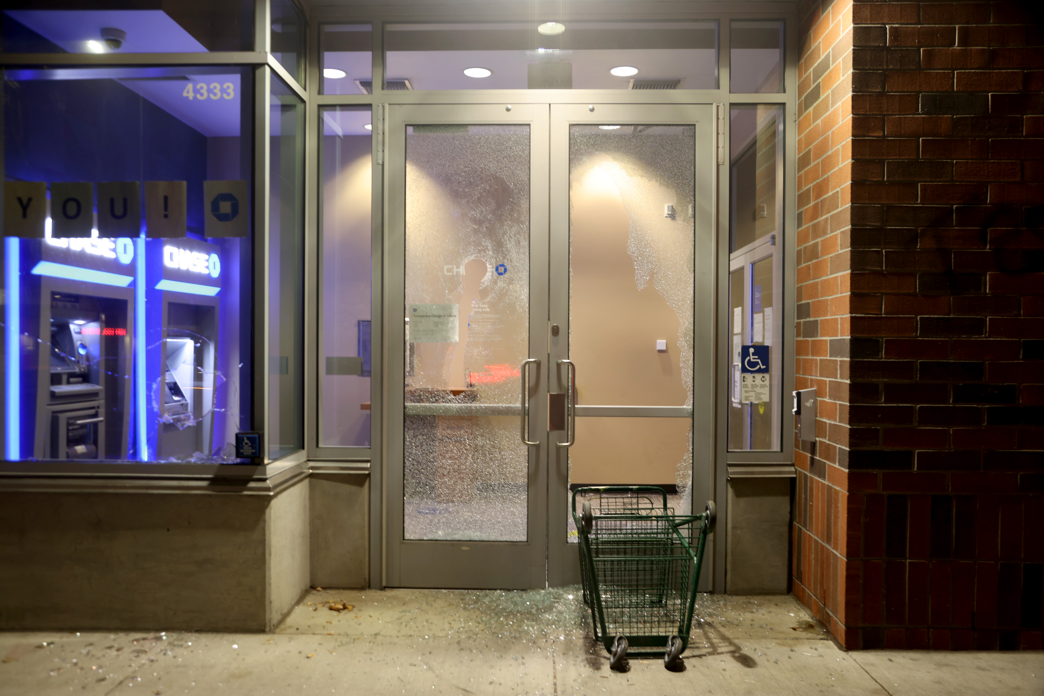 Protesters break windows of NE Portland businesses - oregonlive.com