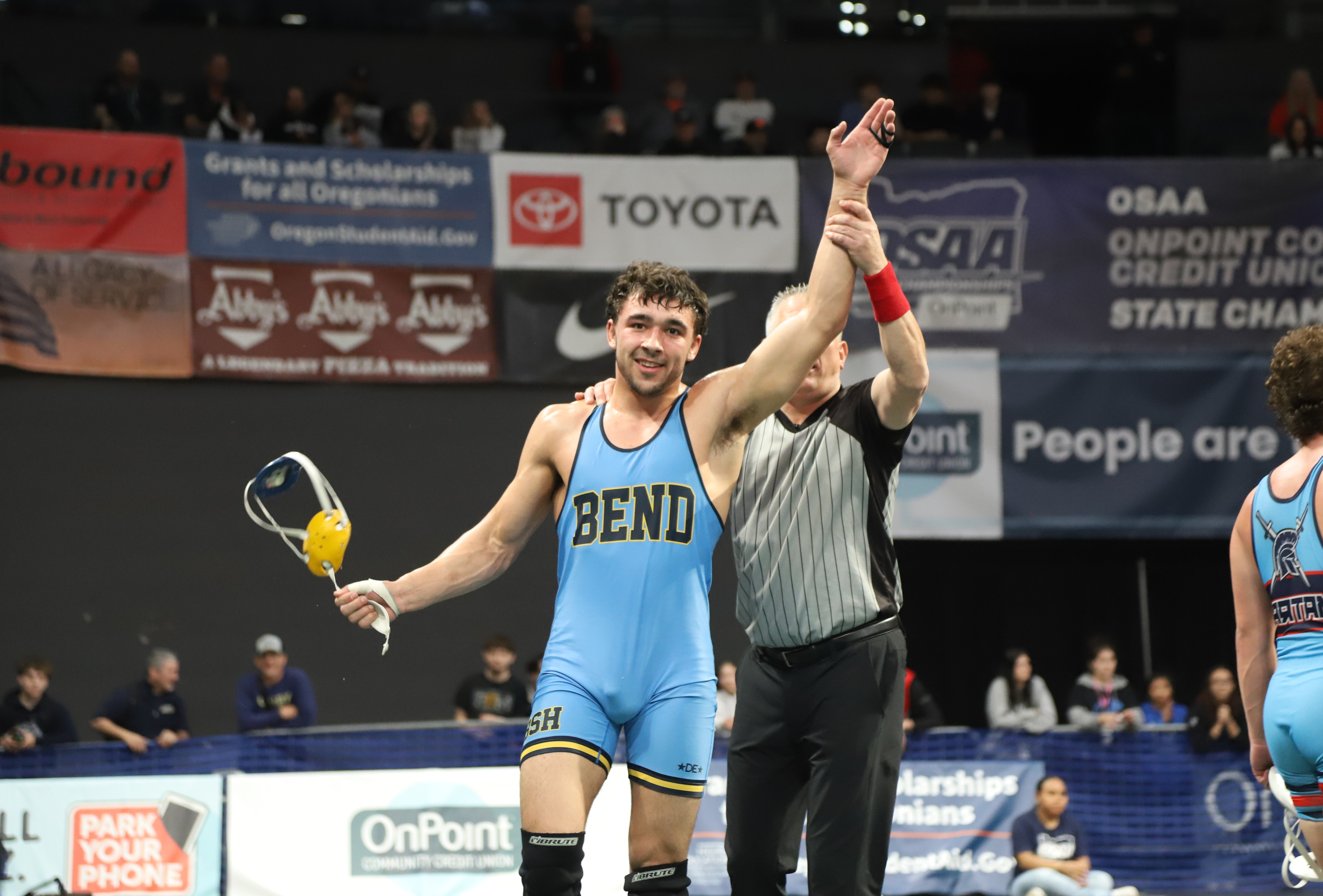 Bend's Leif Larwin continues his path of dominance with wrestling