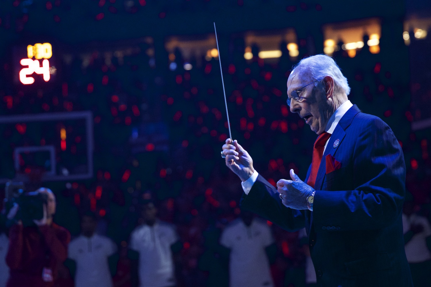 Legendary broadcaster Bill Schonely says farewell to Trail Blazers fans at retirement  ceremony 