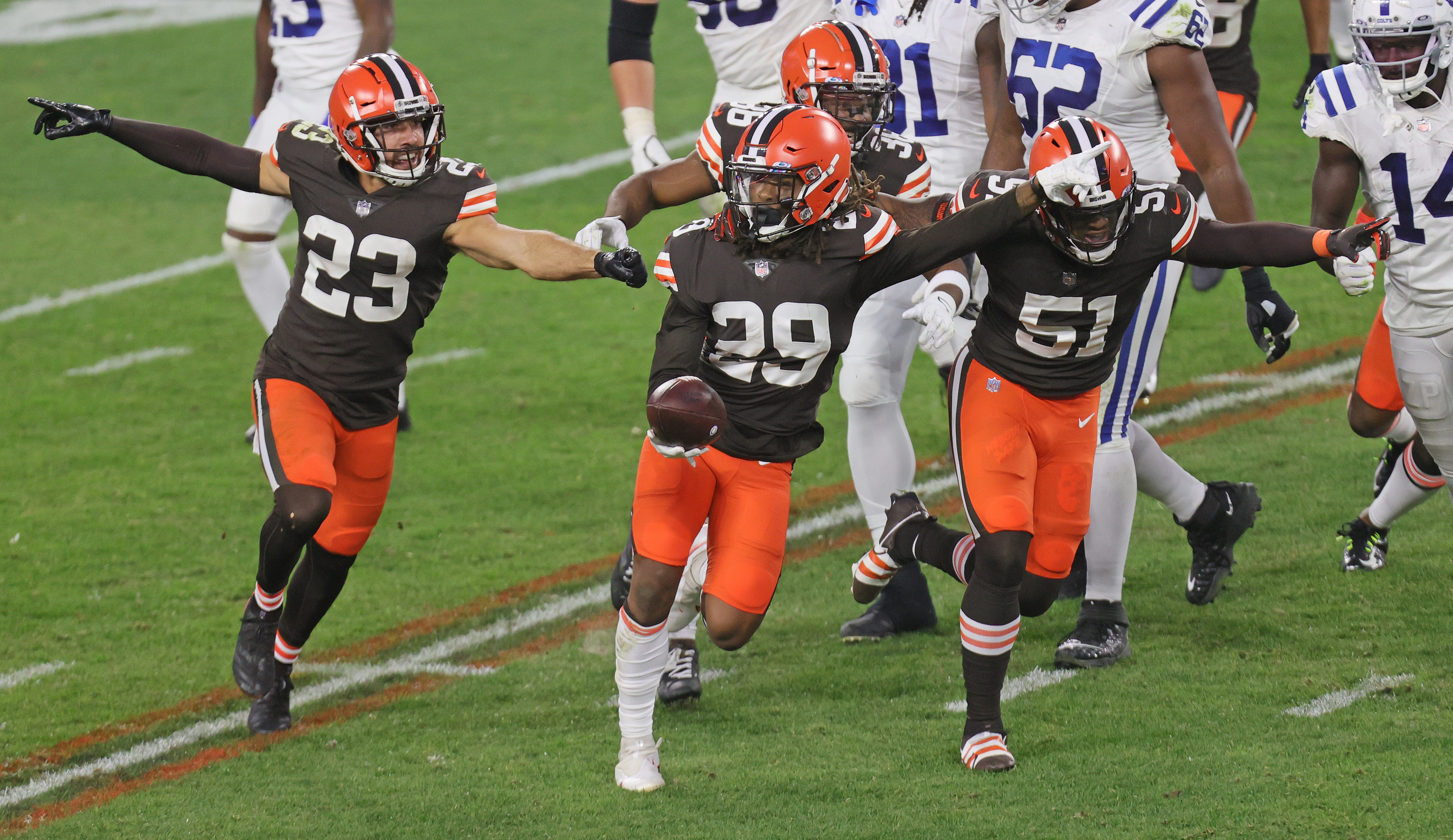 Browns get big plays from unexpected places in win over Colts