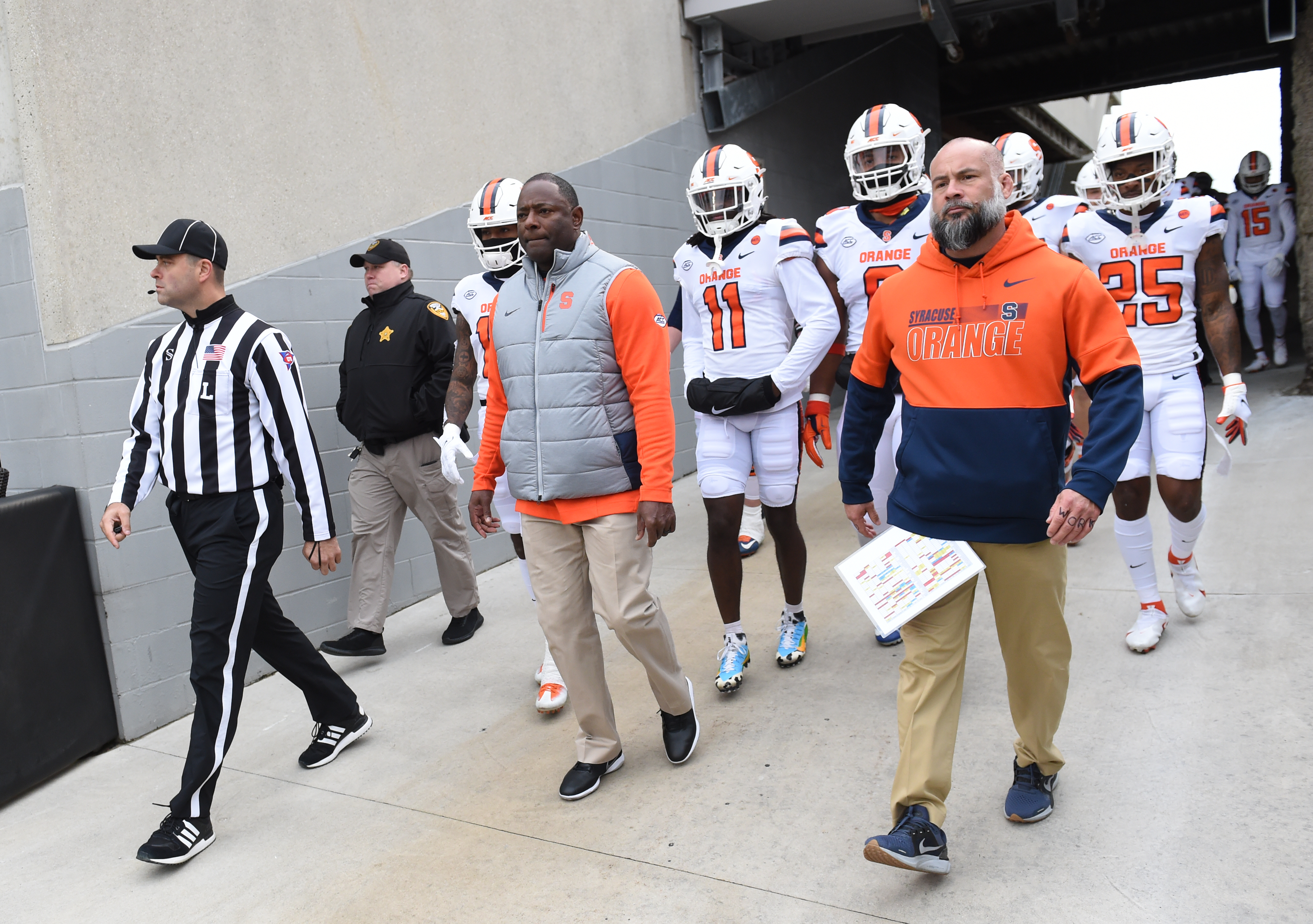 Louisville routs Syracuse 41-3