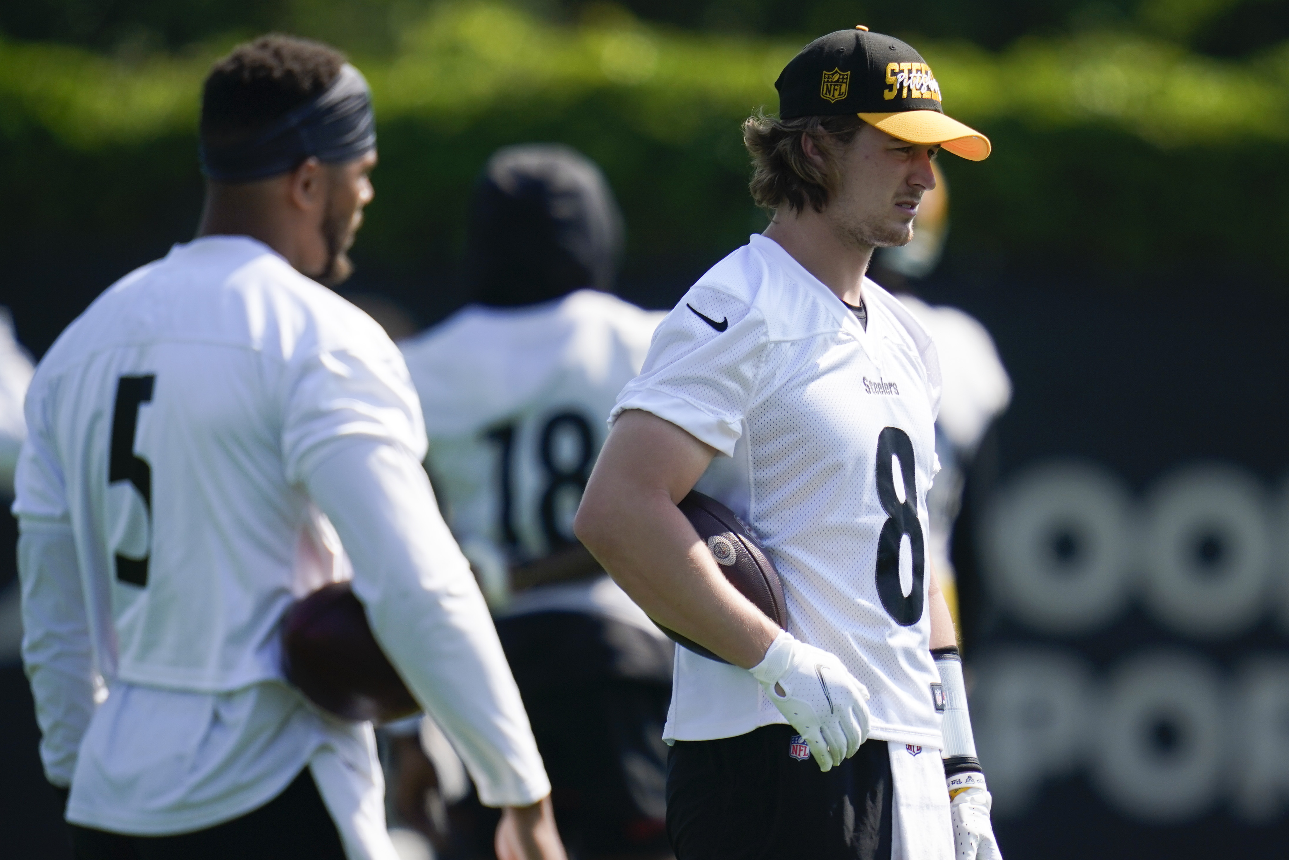 Steelers making QB plans known, and it's not good news for Kenny Pickett