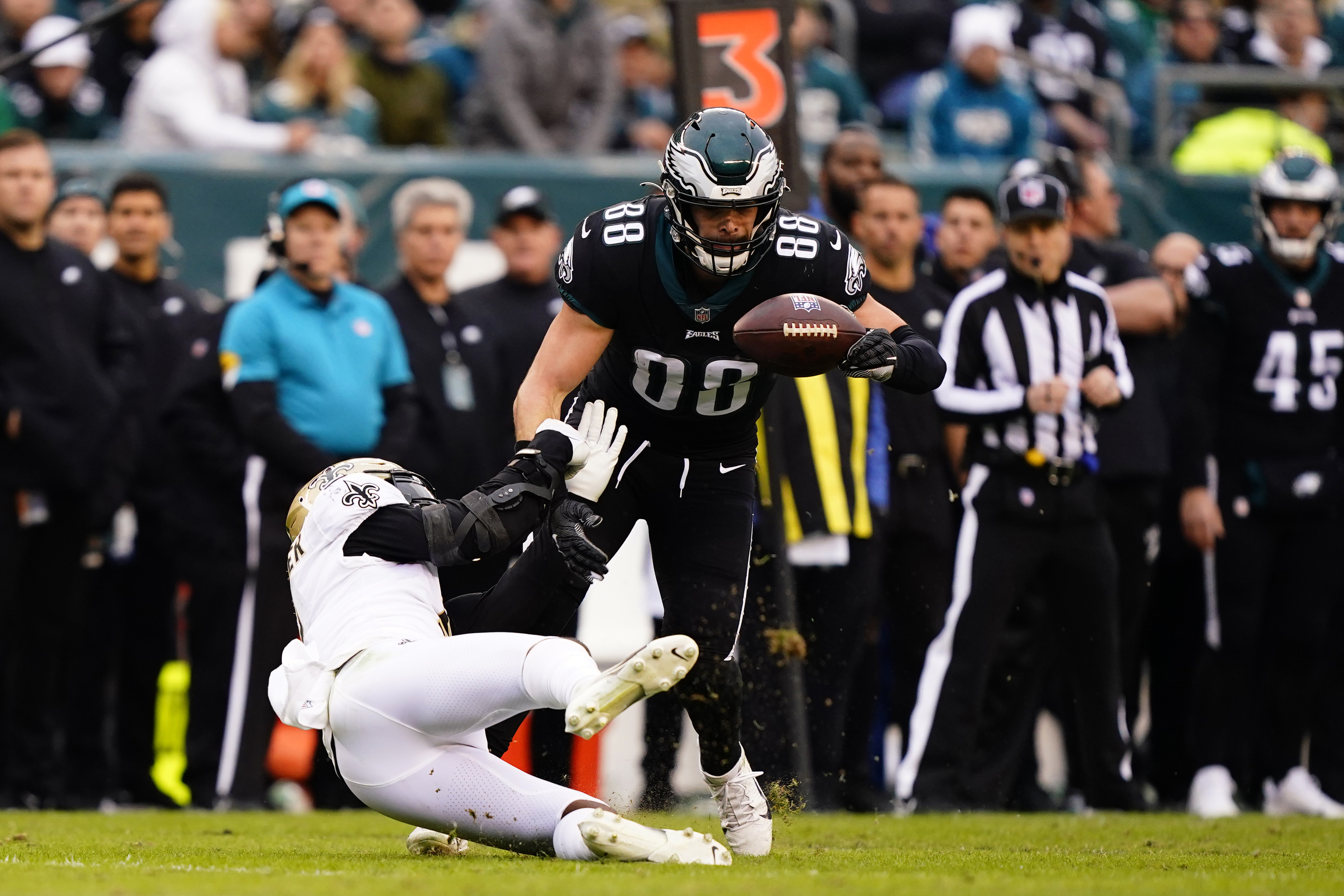 Hurts runs for 3 TDs as Eagles squeeze by Bears 25-20 - WHYY