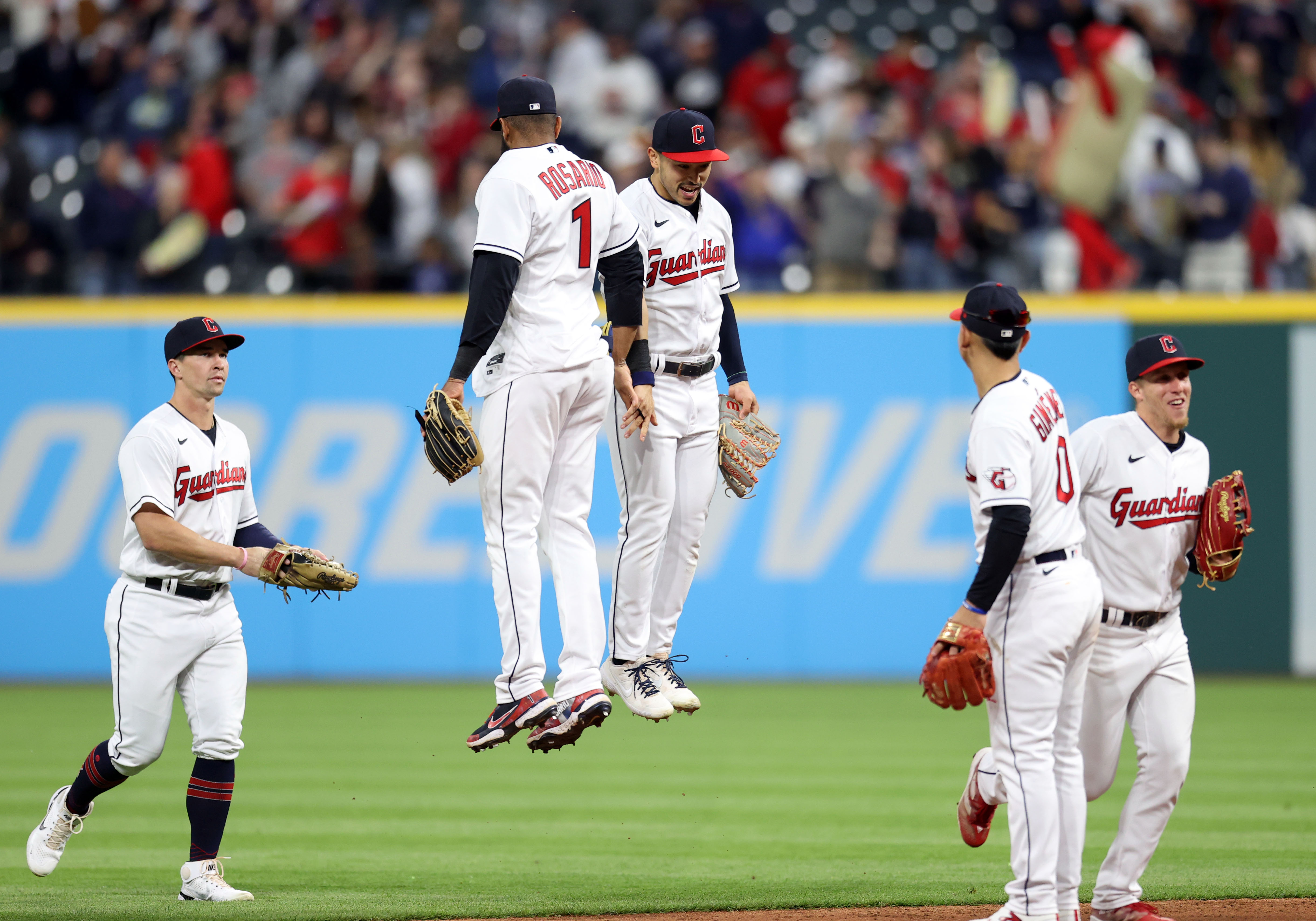 Steven Kwan homers in seventh inning to give Guardians 4-3 victory over  Twins 