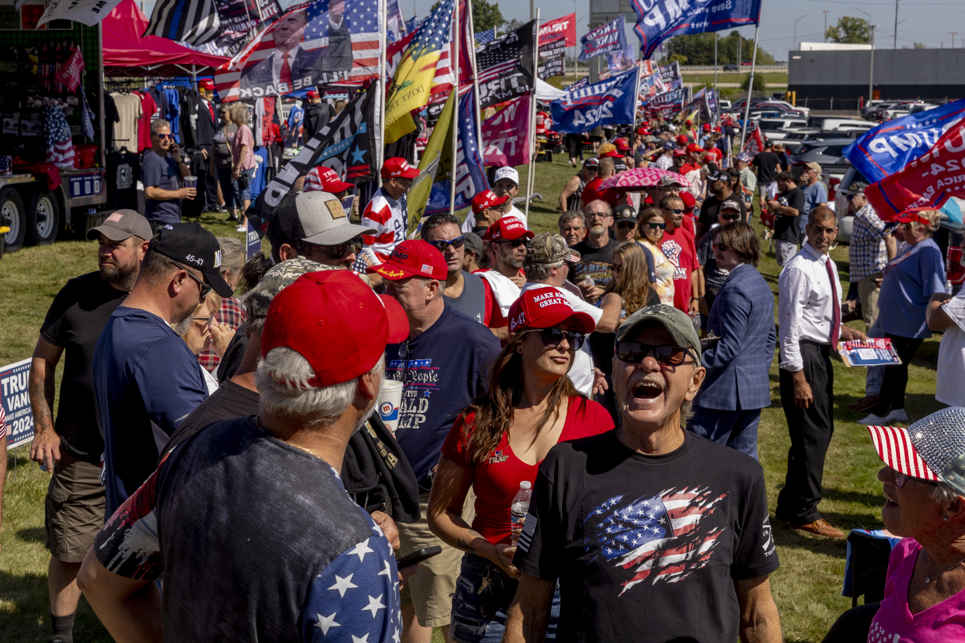 Former President Donald J. Trump draws thousands for town hall in Flint ...