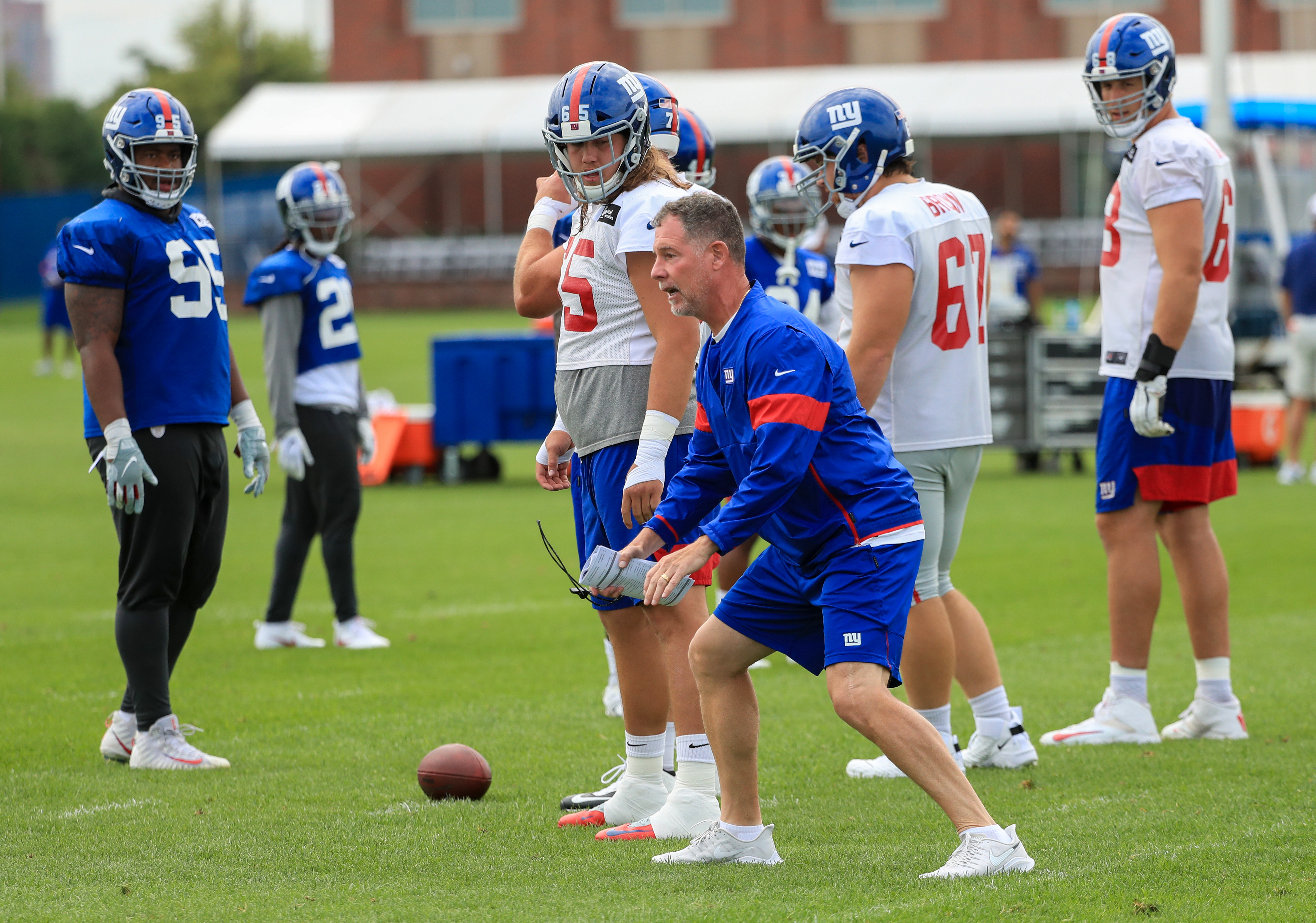 New York Giants offensive guard Nick Gates (65) looks to block