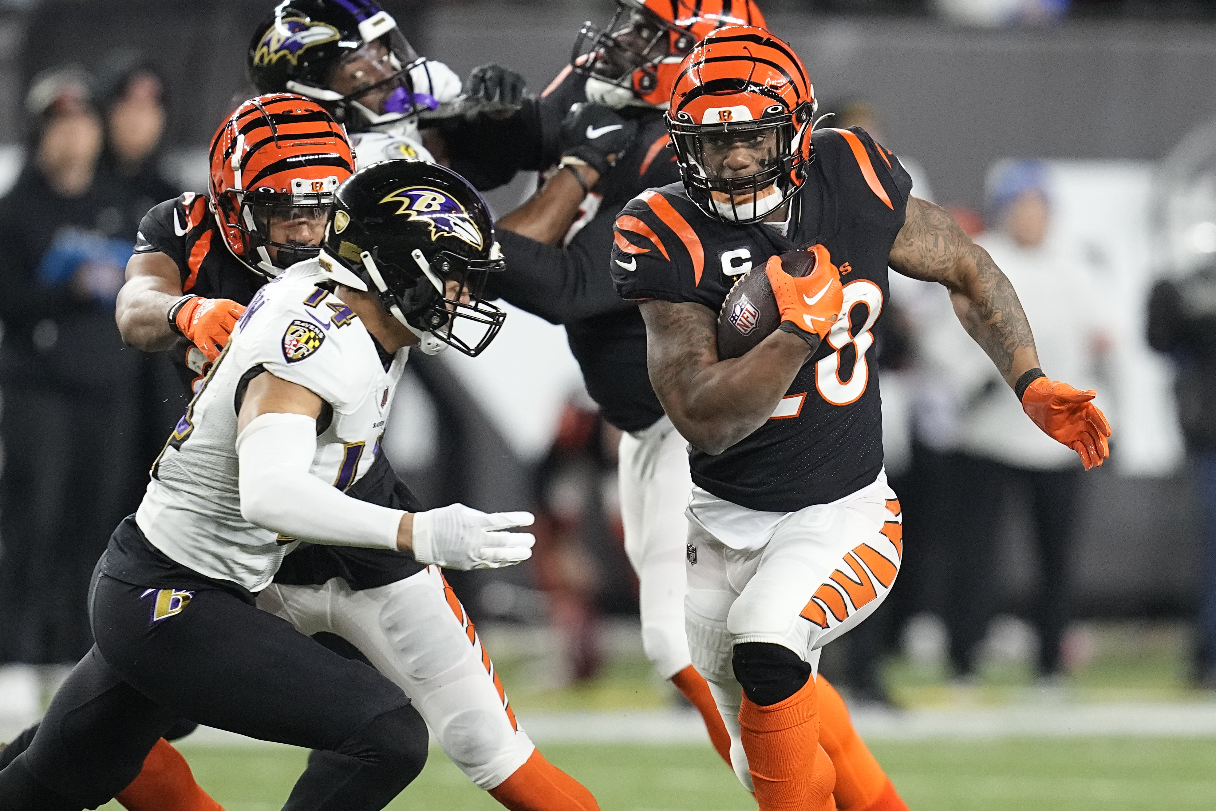 Bengals head coach Taylor on running back Mixon: 'His future is here with  the team'