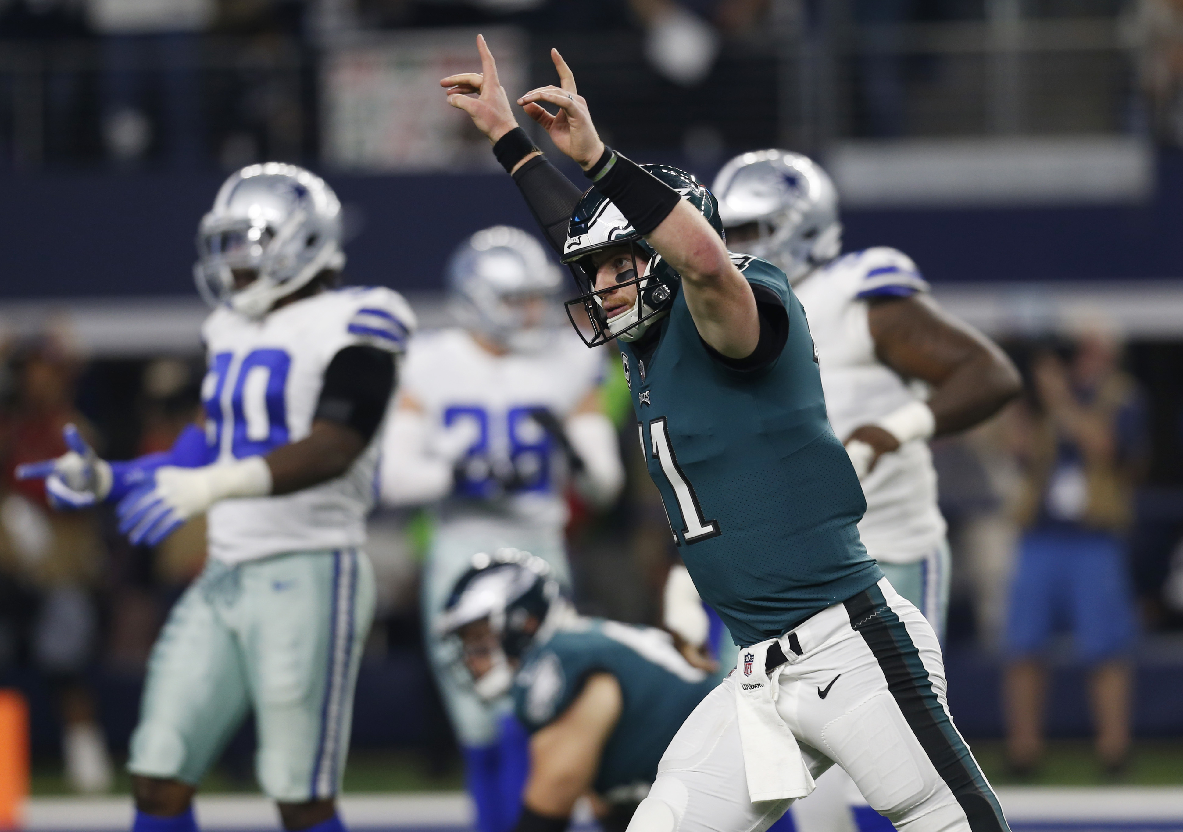 Carson Wentz signs deal with Sanford