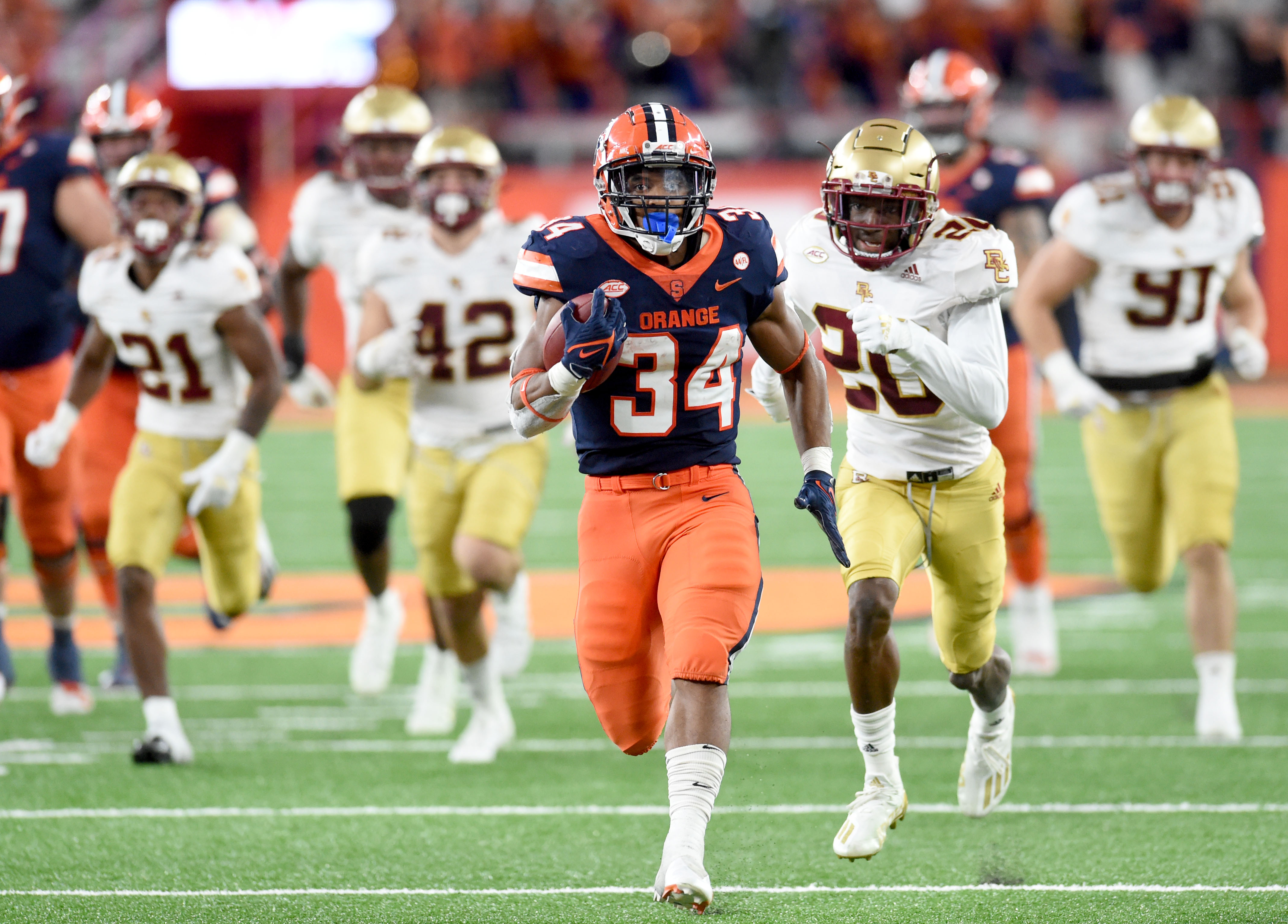 Saturday's college football: Notre Dame answers Syracuse challenge