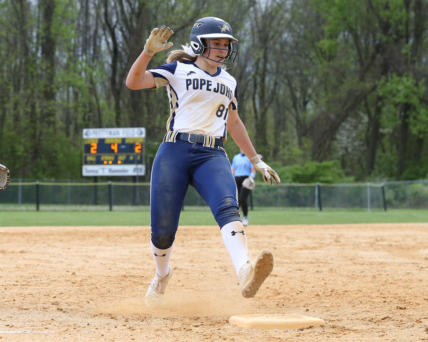 Topps' buzzer-beater lifts COD past Lake County - College of DuPage