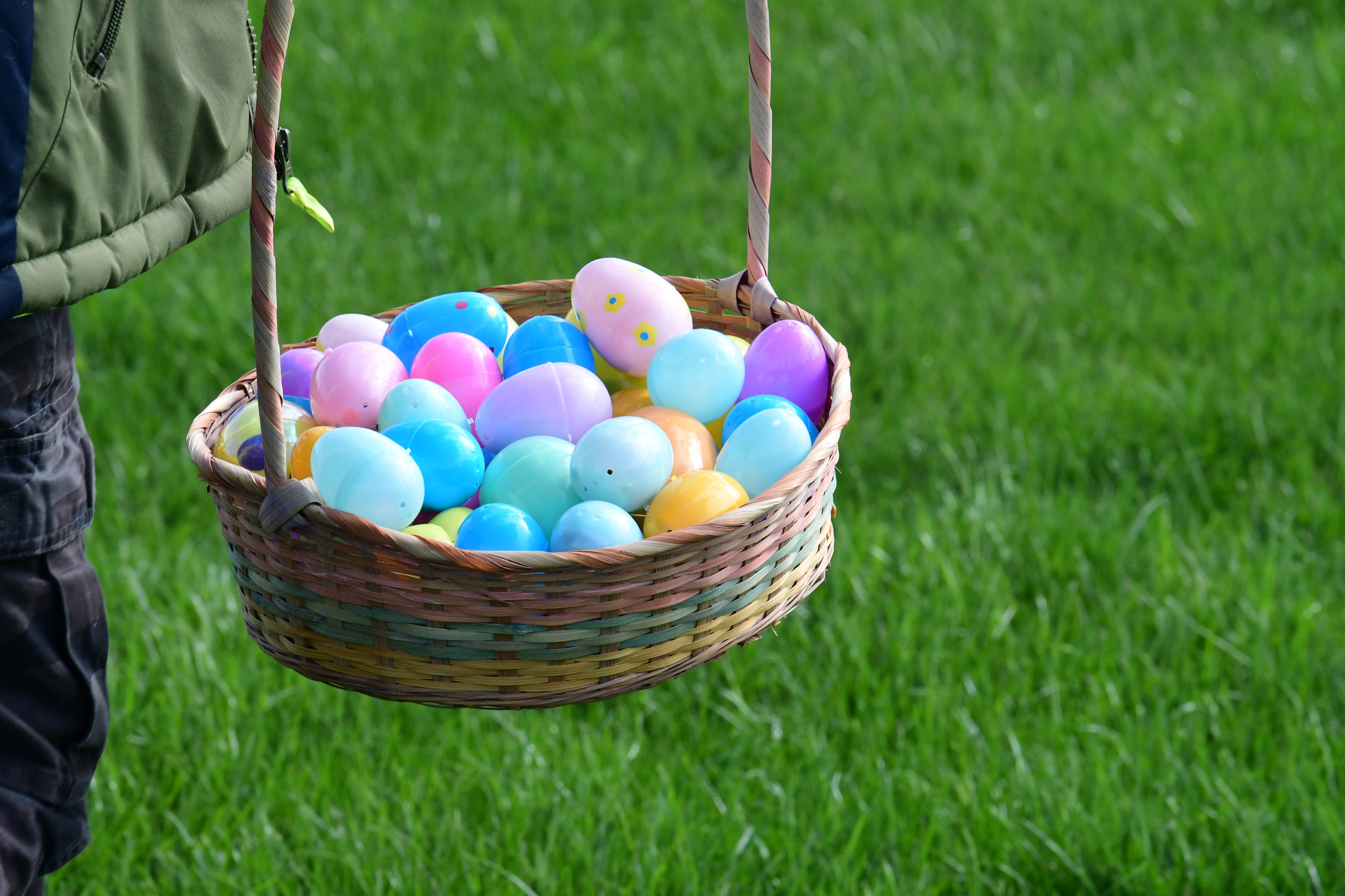 Ohio Easter egg hunt devolves into chaos as unruly parents shove children - cleveland.com
