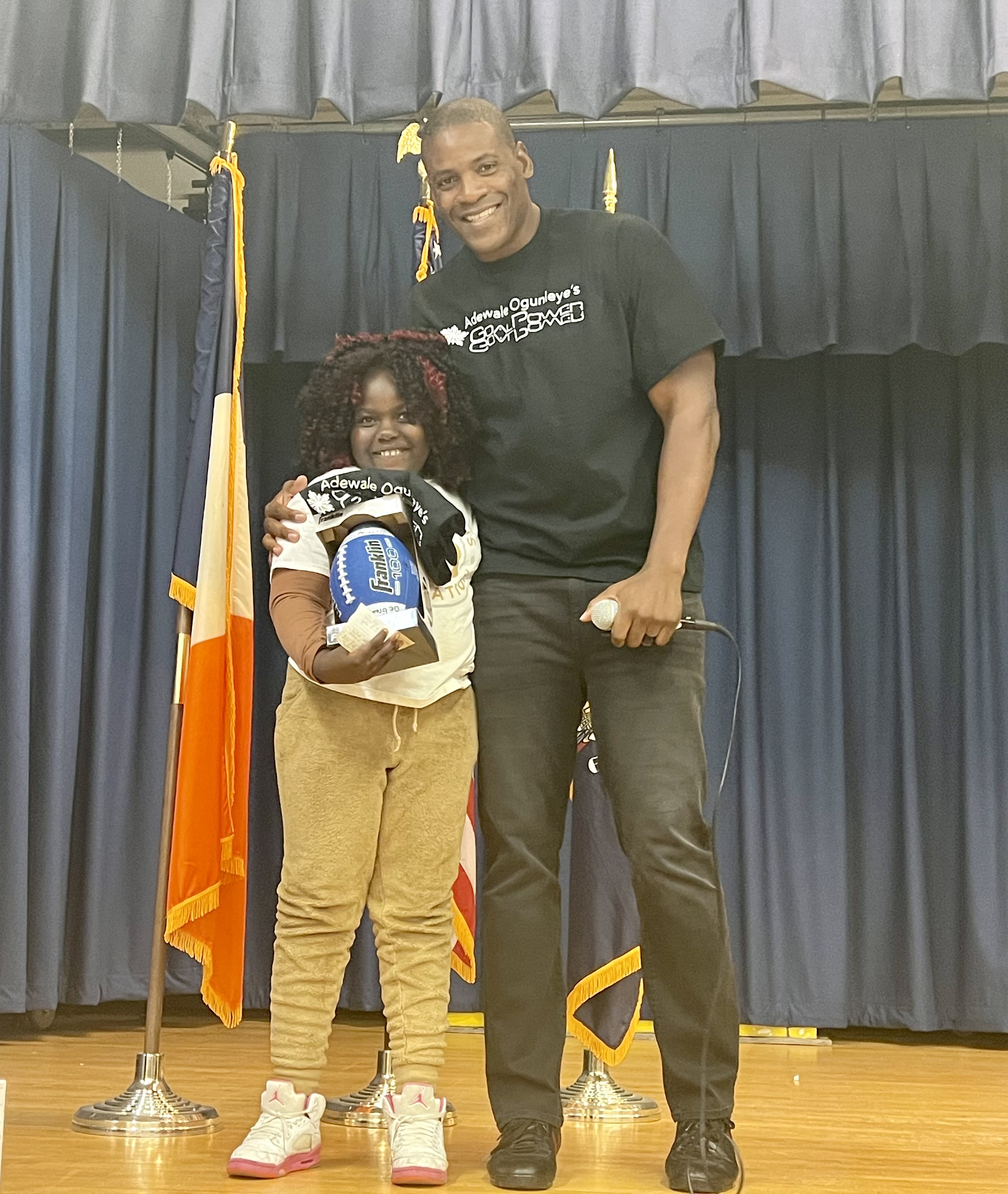 Staten Island native and former NFL all-pro Adewale Ogunleye returns for  annual turkey giveaway 