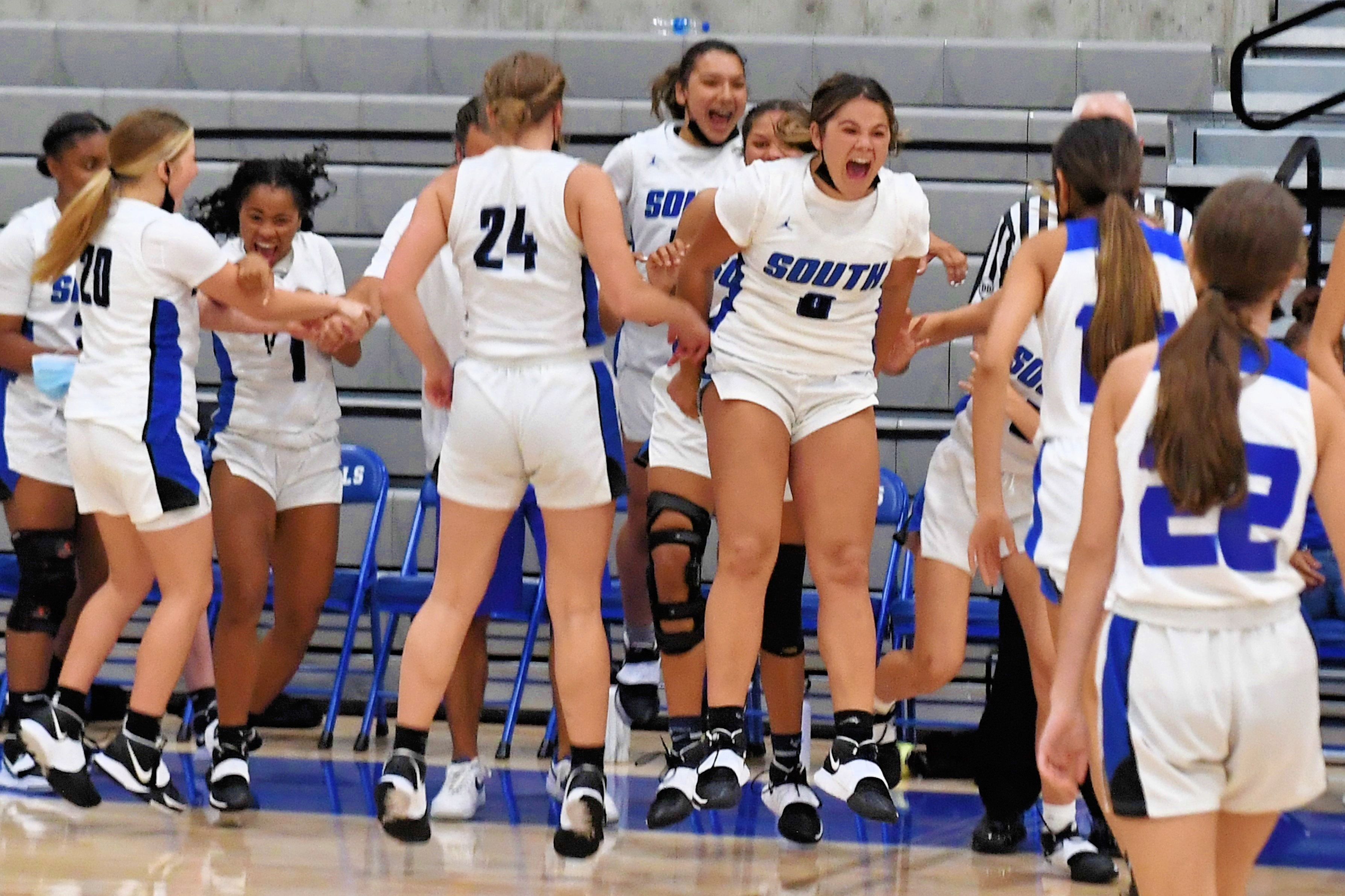 South Medford dominates second half to win championship game against  Sheldon - oregonlive.com