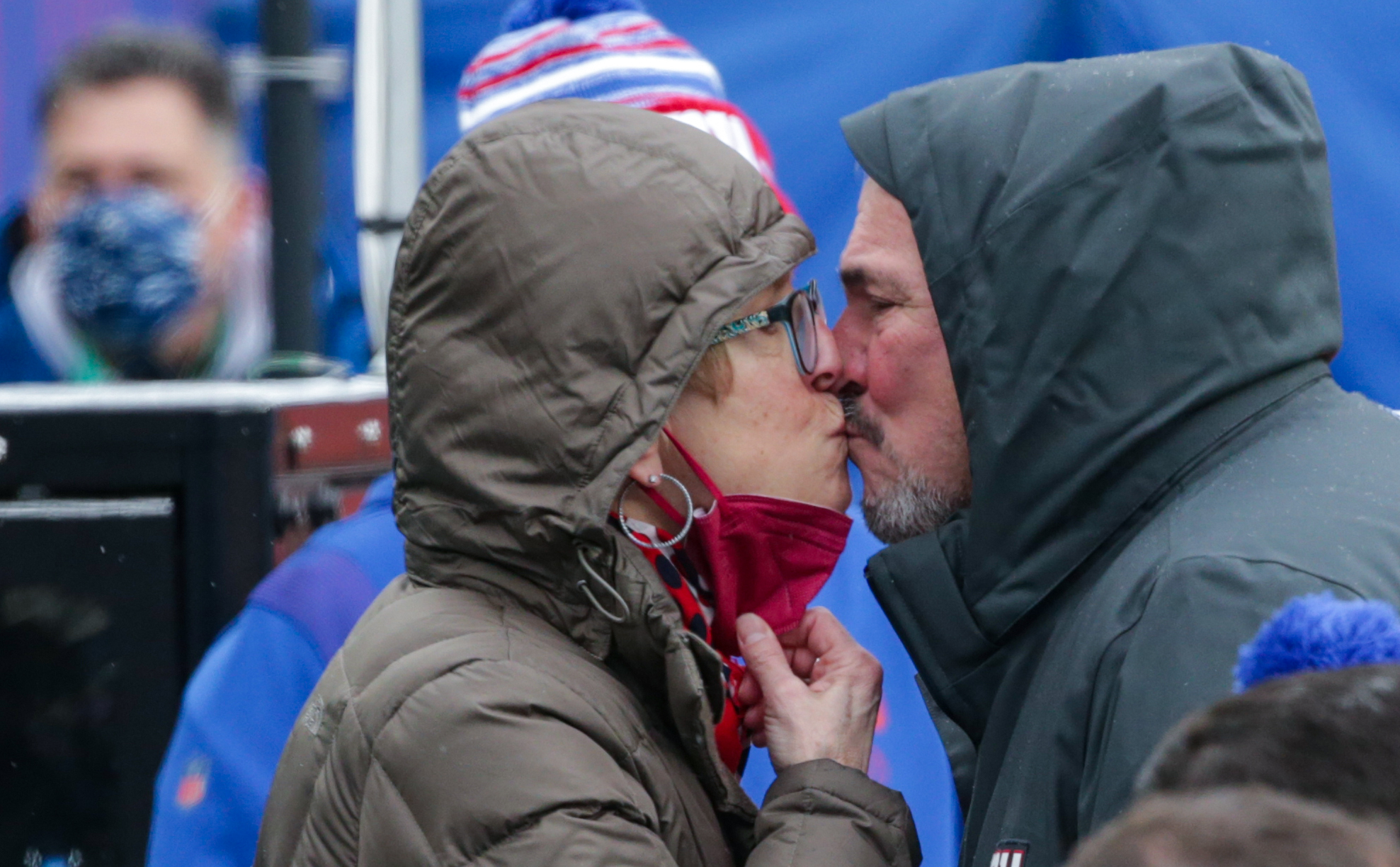 New York Giants Dave Gettleman gets a kiss from his wife, Joanne, as his family joins the embattled general manager during pregame warmups as the Giants prepare to host the Washington Football Team on Sunday, Jan. 9, 2022 in East Rutherford, N.J.