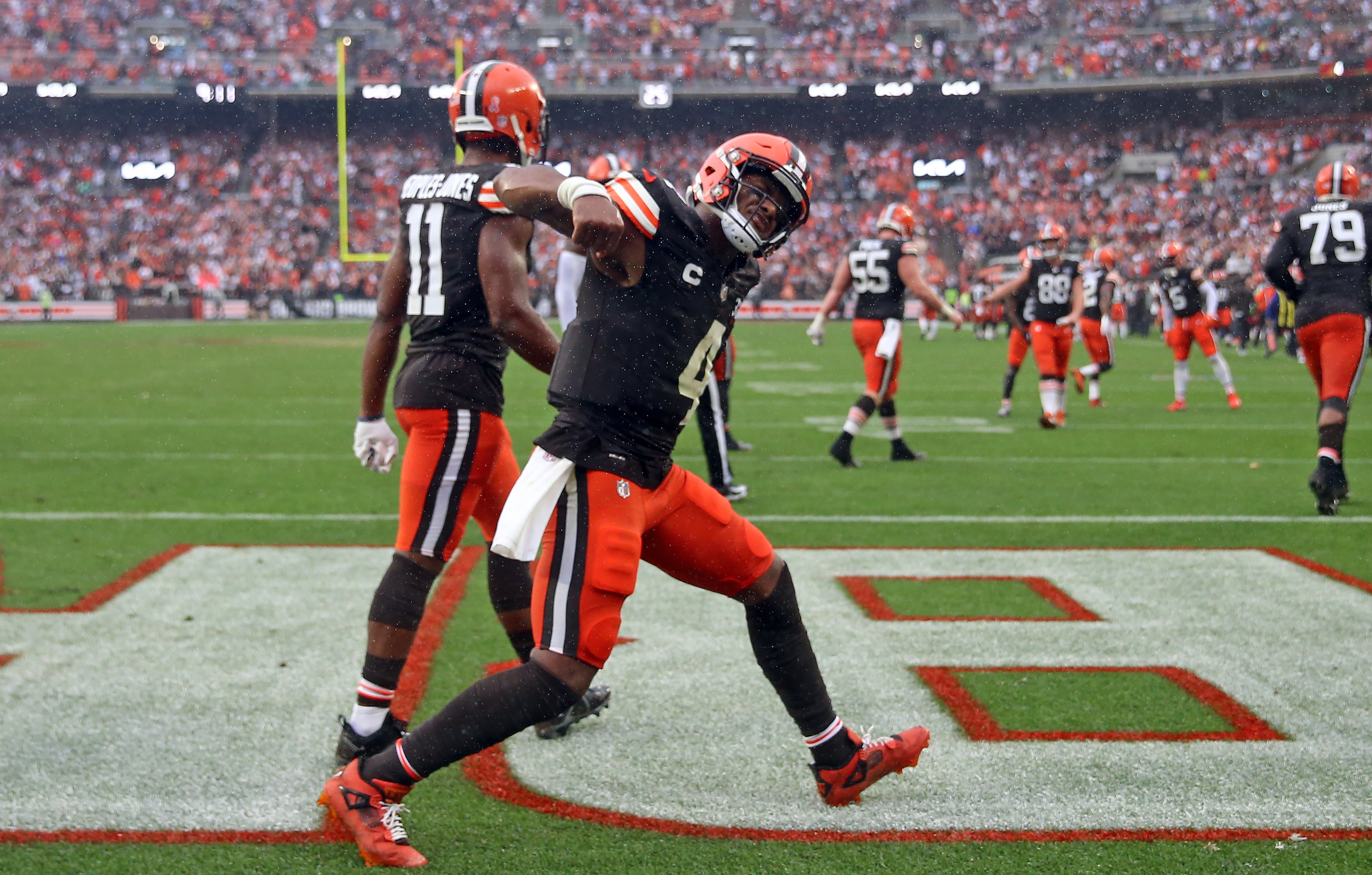 Browns defense Elfs up Joe Burrow in 24-3 rout of Bengals in the