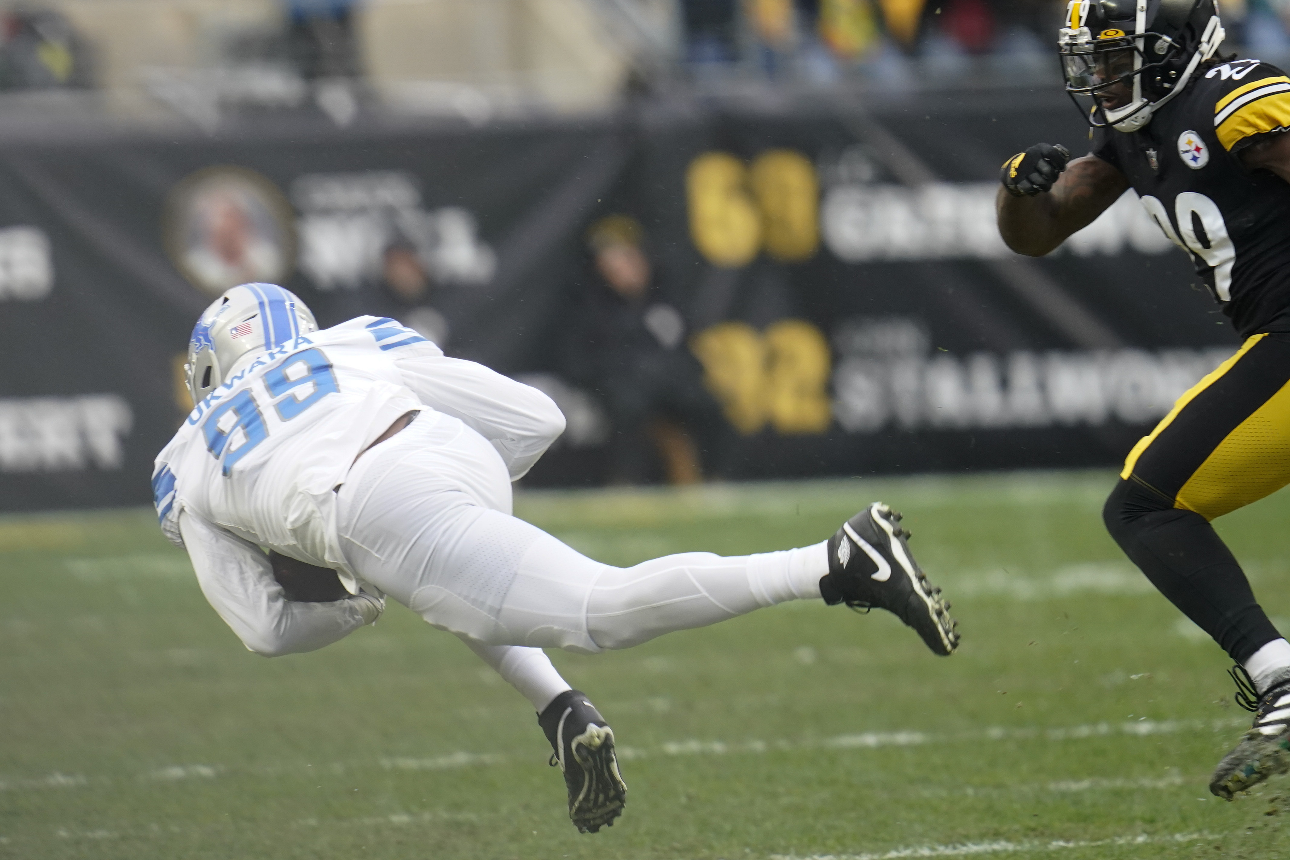 Detroit Lions' Taylor Decker looks to make family proud with contract