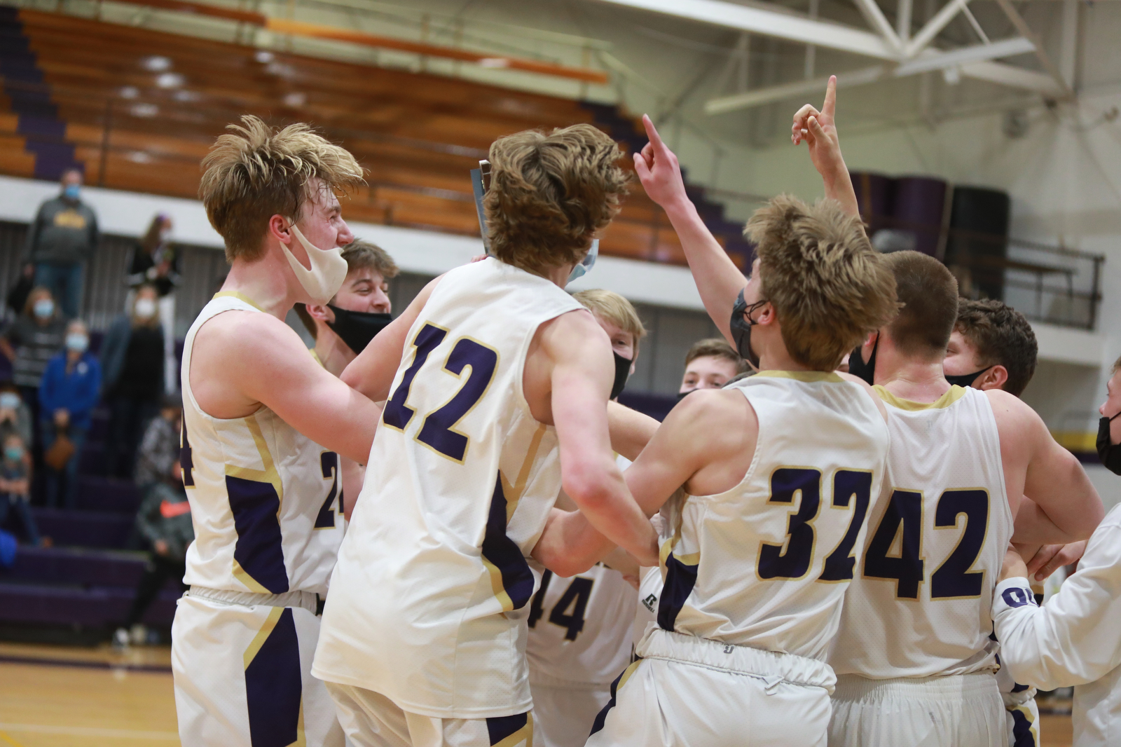 Schoolcraft defeats Kalamazoo Christian to win the division 3 regional ...