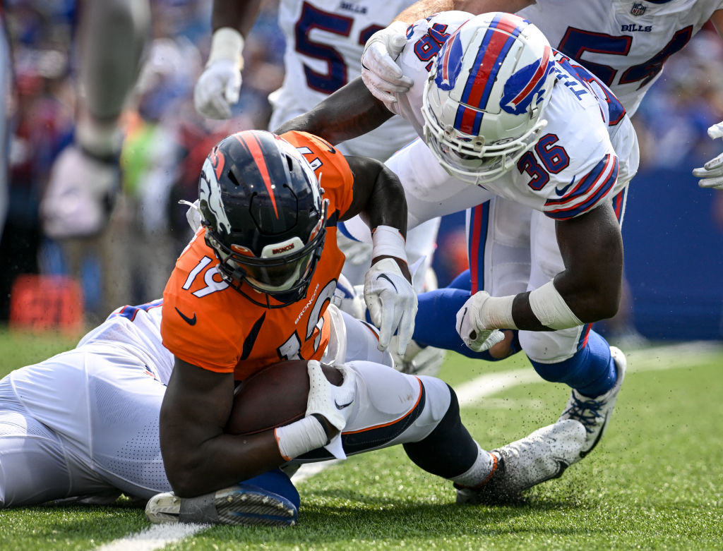 Allen, Bills top Broncos 42-15; Mahomes throws 2 TD passes - The