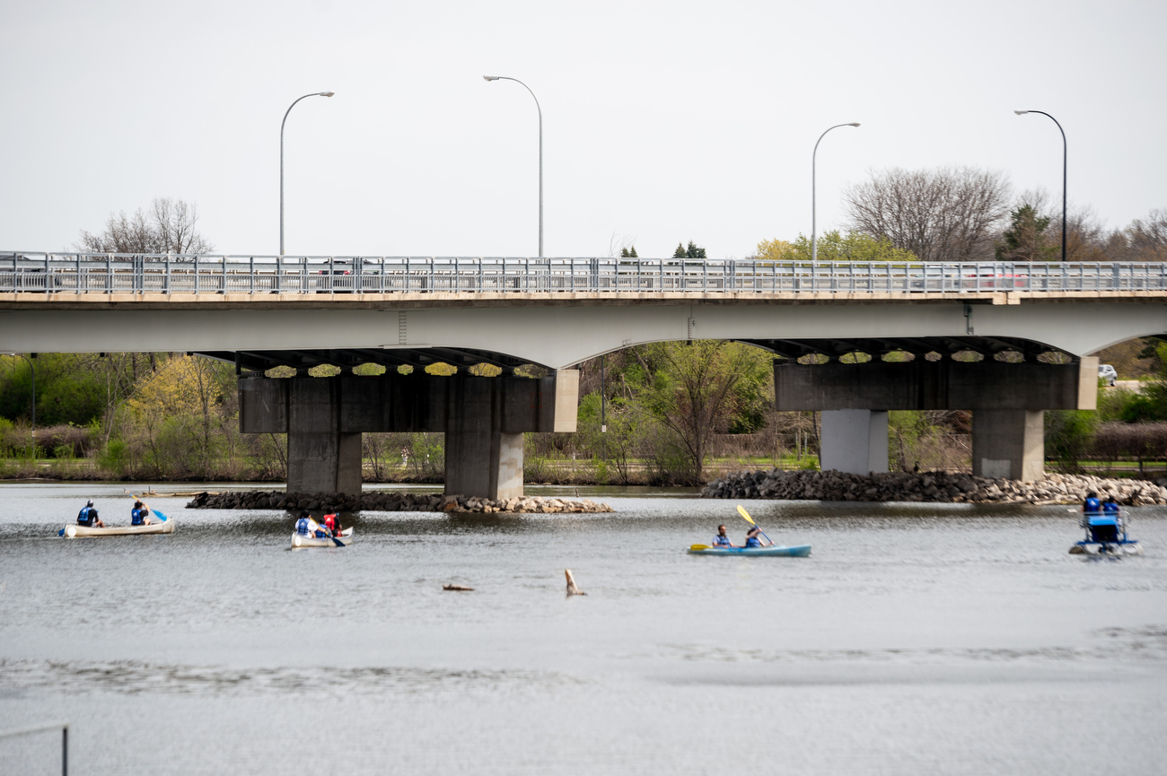 Warm weather draws kayakers, canoers to Gallup Park Canoe Livery