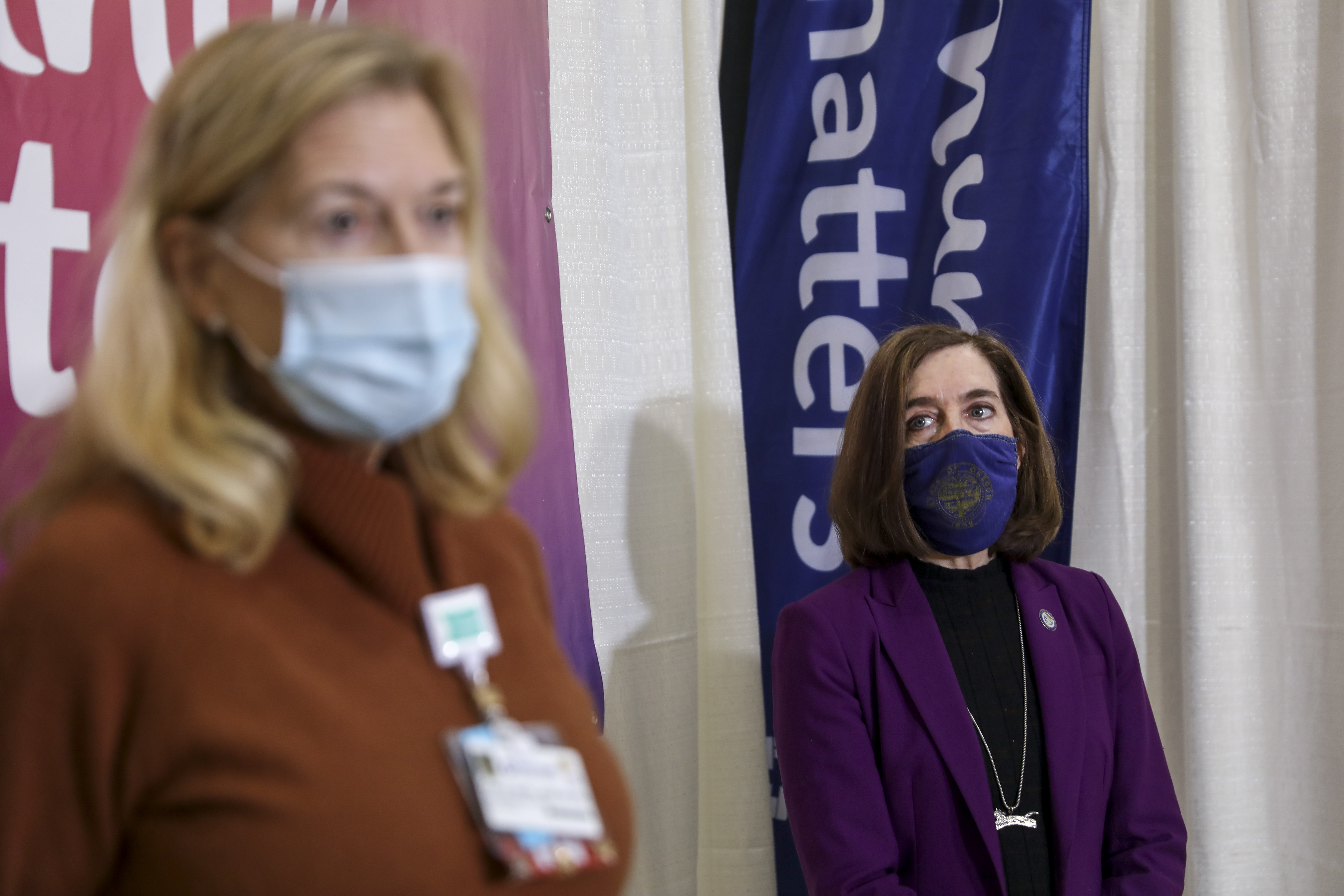 Gov. Brown visits vaccination clinic at Oregon State Fairgrounds ...