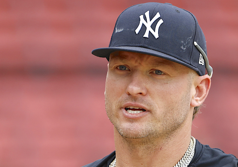 Yankees manager Aaron Boone sticking with slumping Josh Donaldson