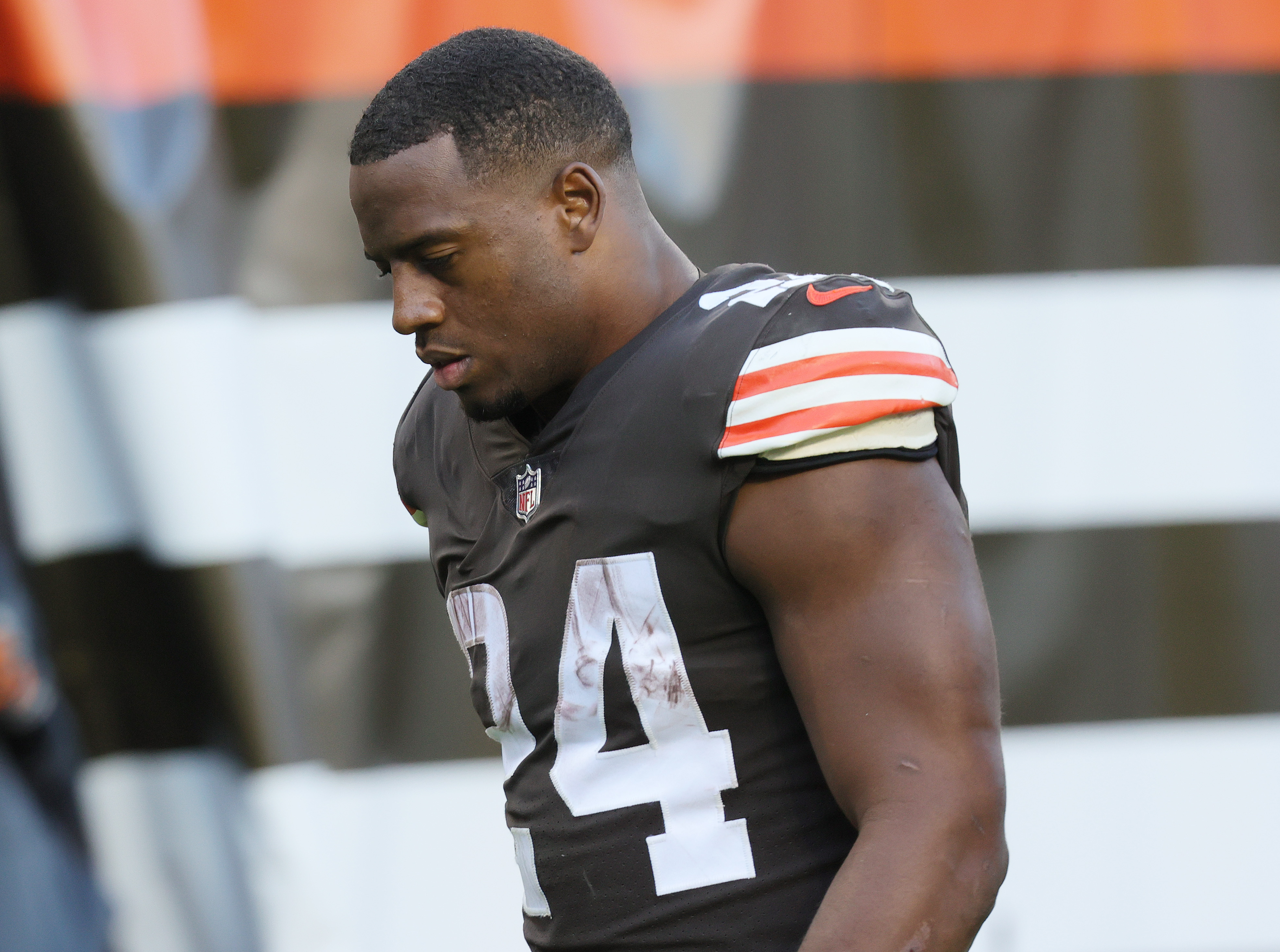 AP source: Browns RB Chubb tests positive for COVID-19