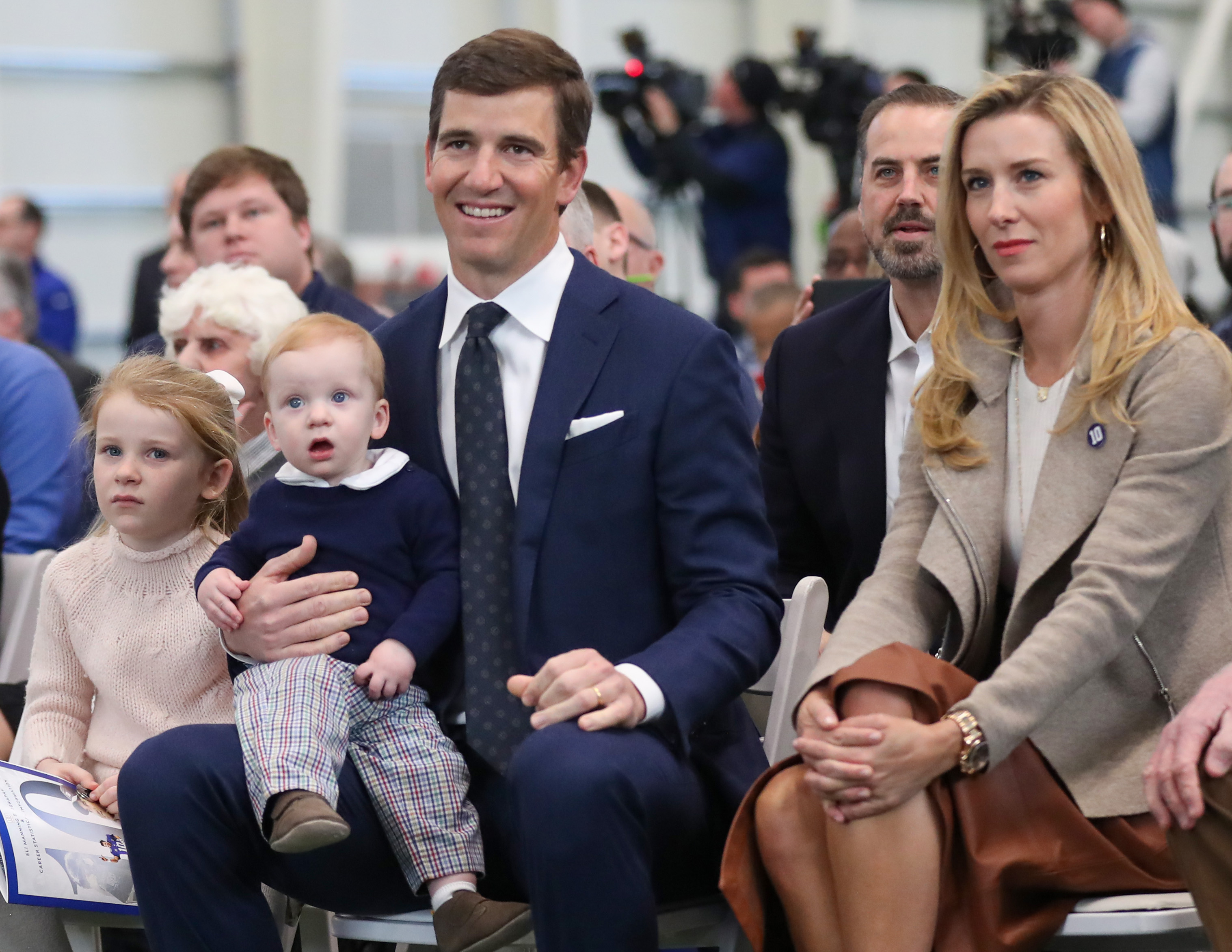Eli Manning to rejoin Giants in business role, have jersey retired