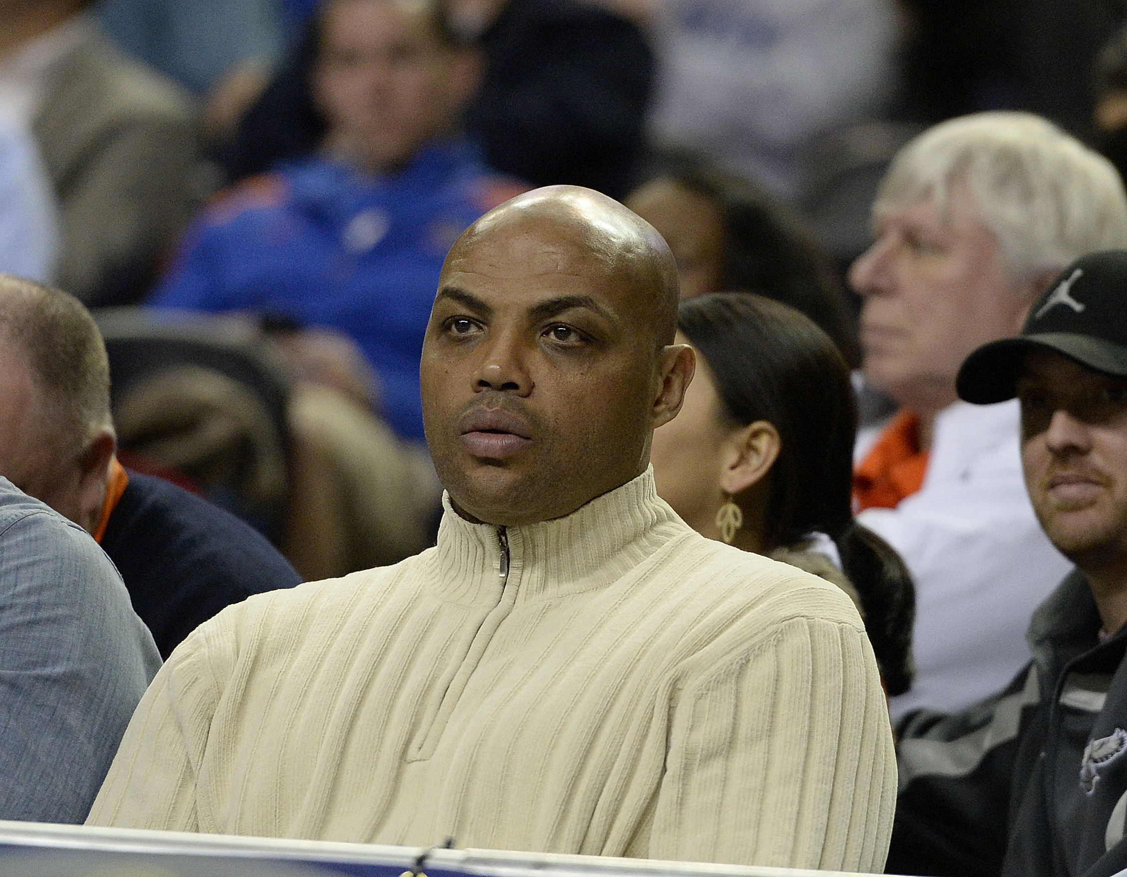 Charles Barkley tells CBS crew he washed his Sixers jersey in the shower