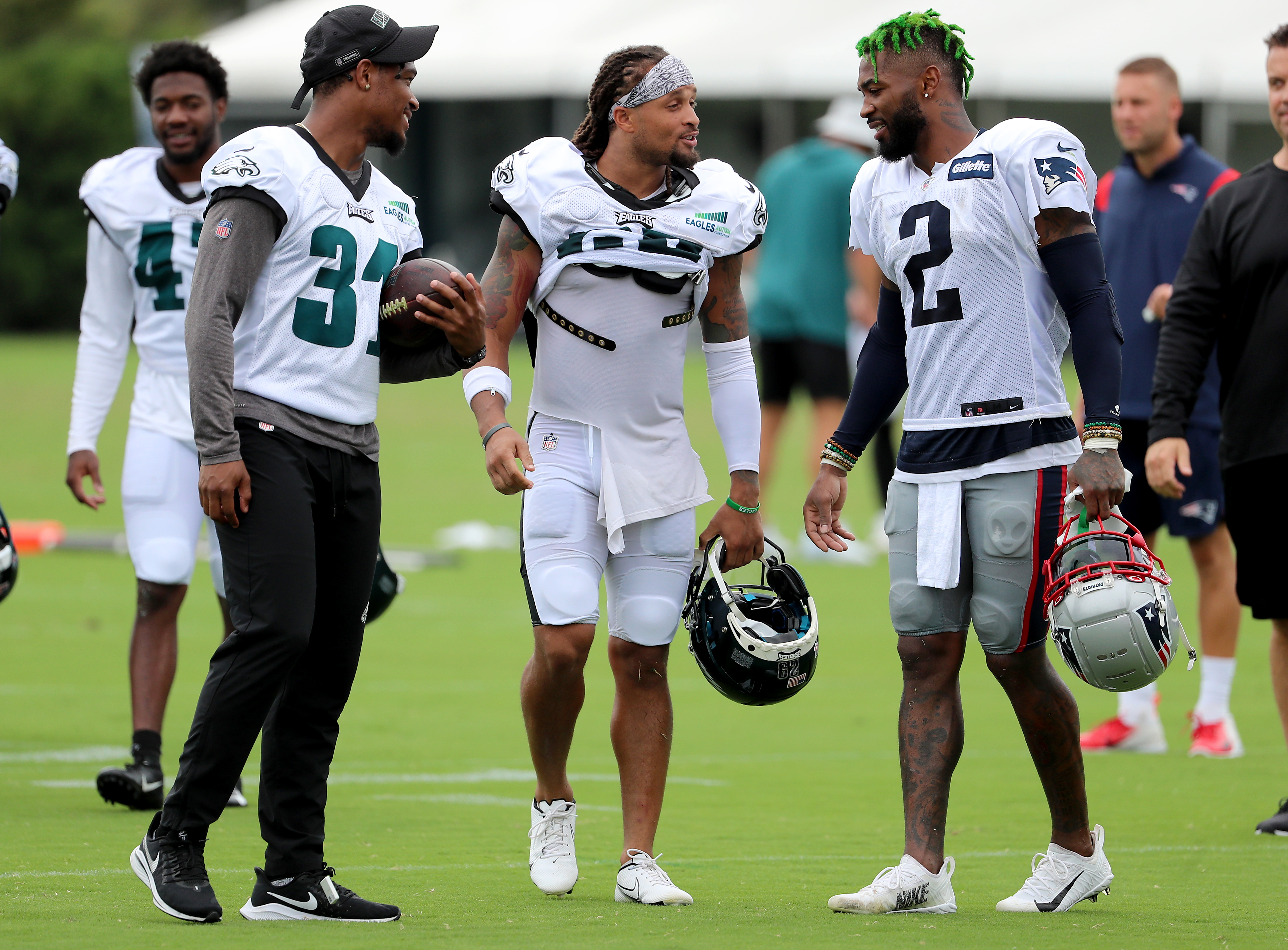 Eagles' K'Von Wallace heckles Patriots' Cam Newton