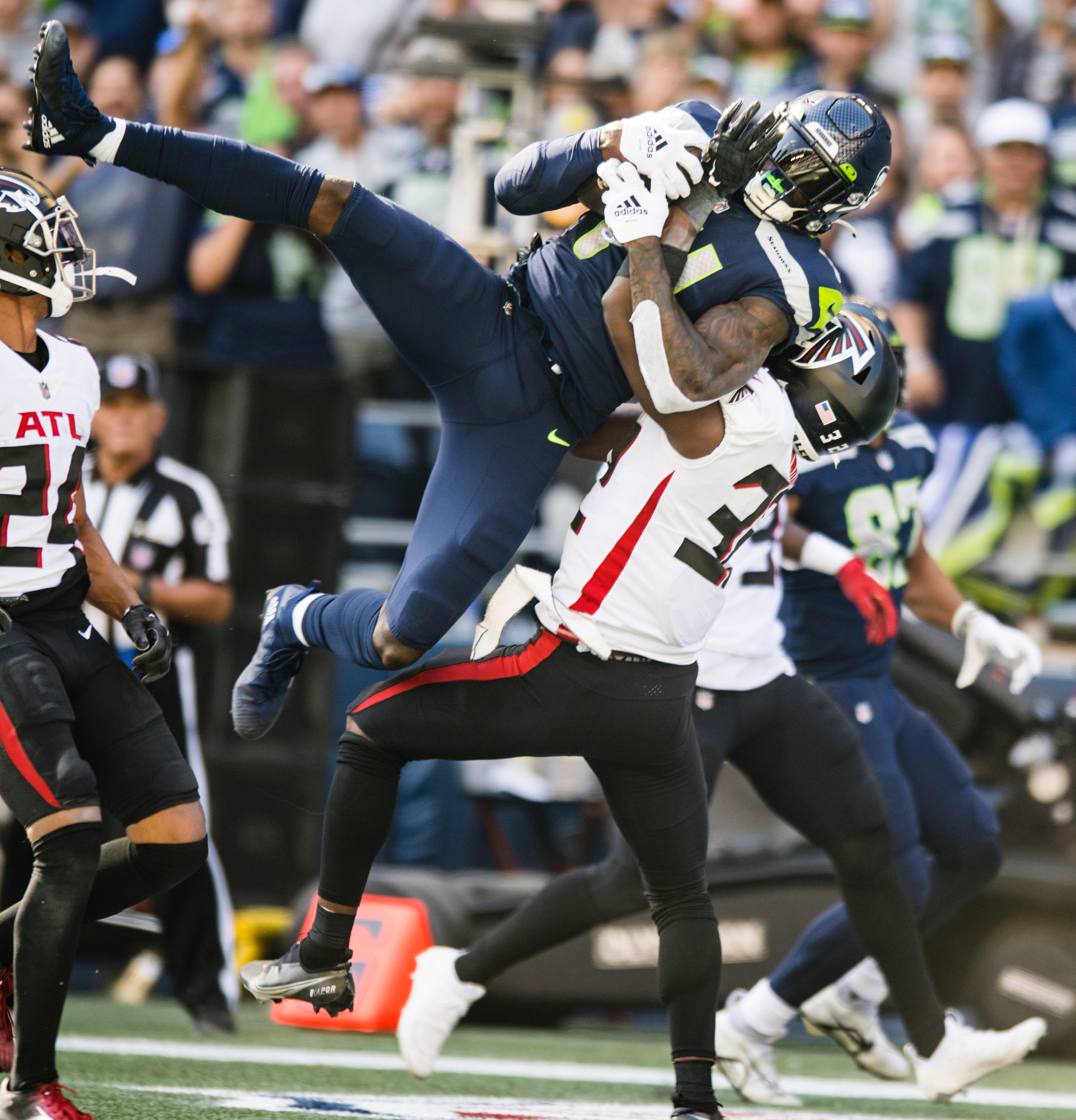 Seahawks show off 'Green Machine' defense in near-shutout of