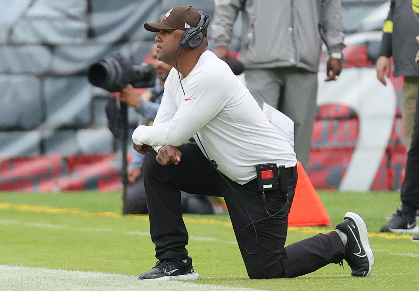 Report: Browns on track to hire 49ers' Joe Woods as new DC