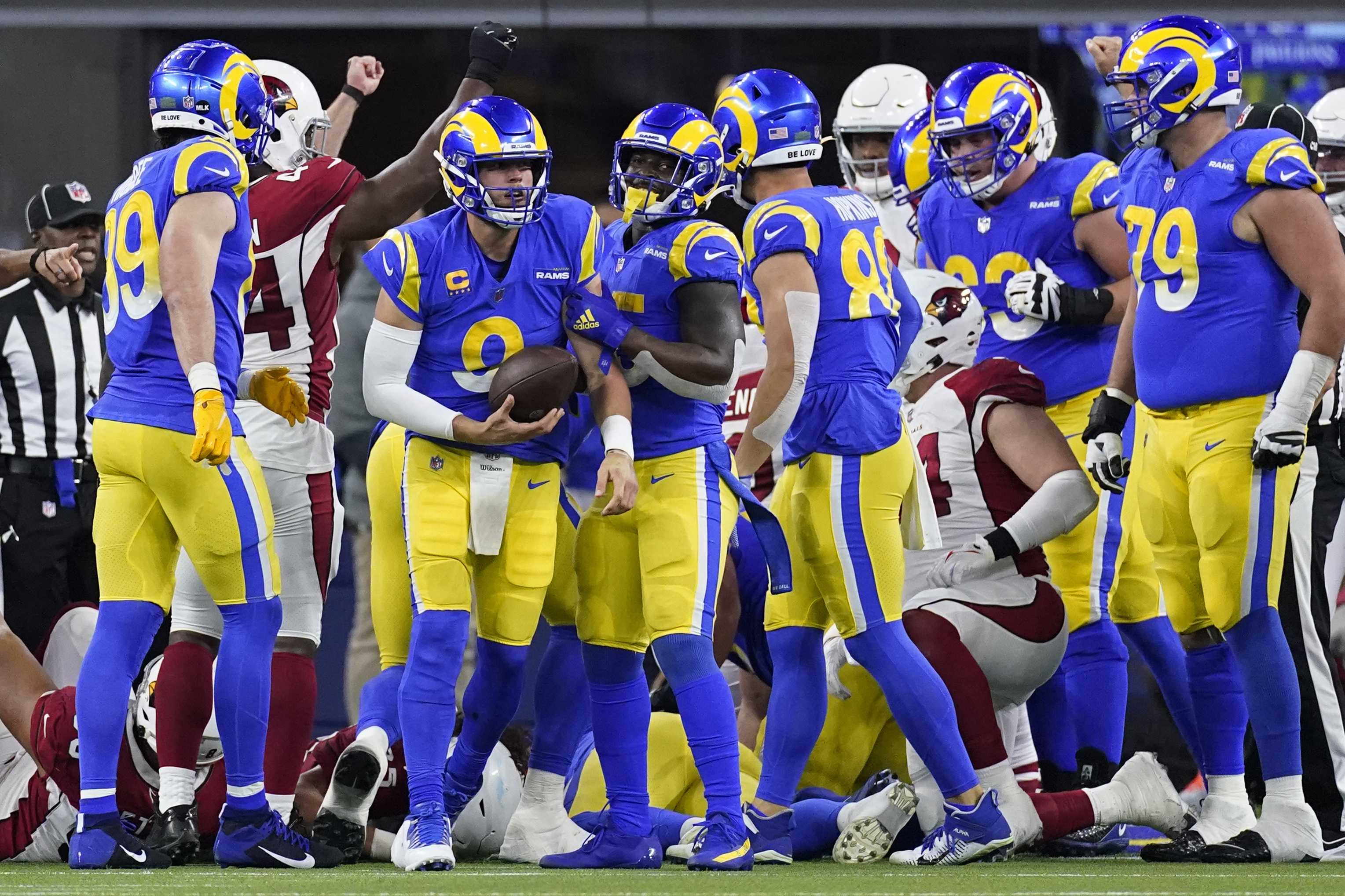 Stafford Propels Rams Past Cardinals 34-11 in Playoff Rout - Bloomberg