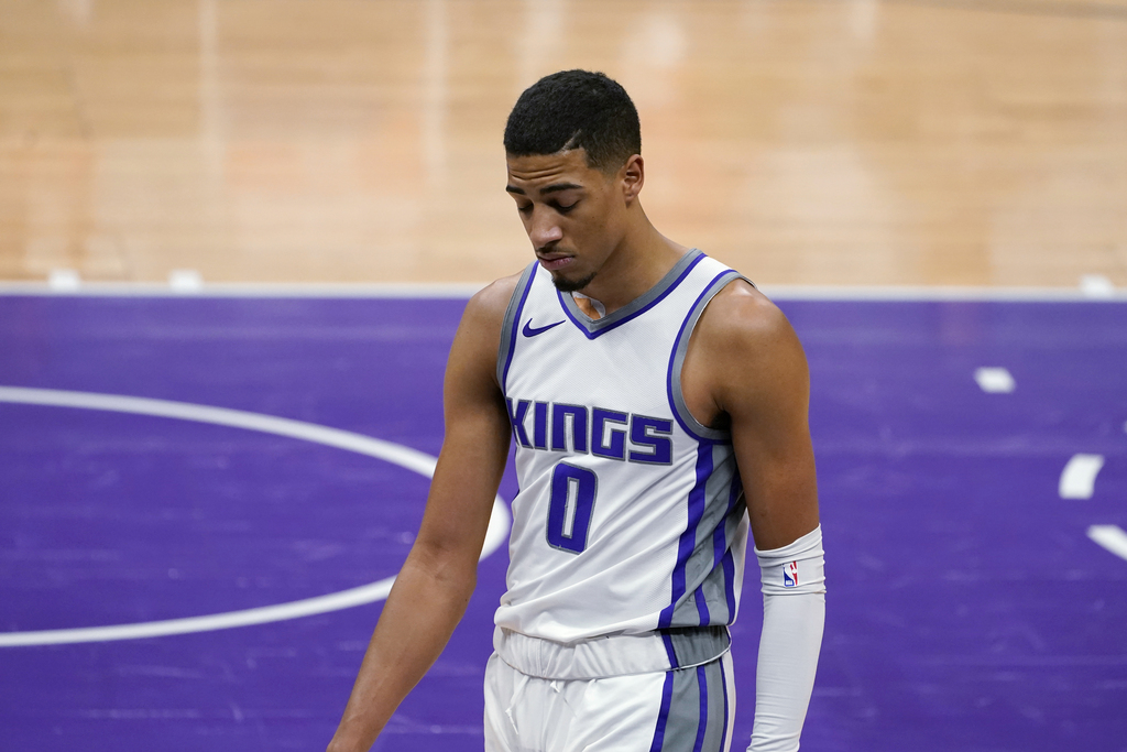 Sacramento Kings - Kings Acquire Domantas Sabonis, Justin Holiday